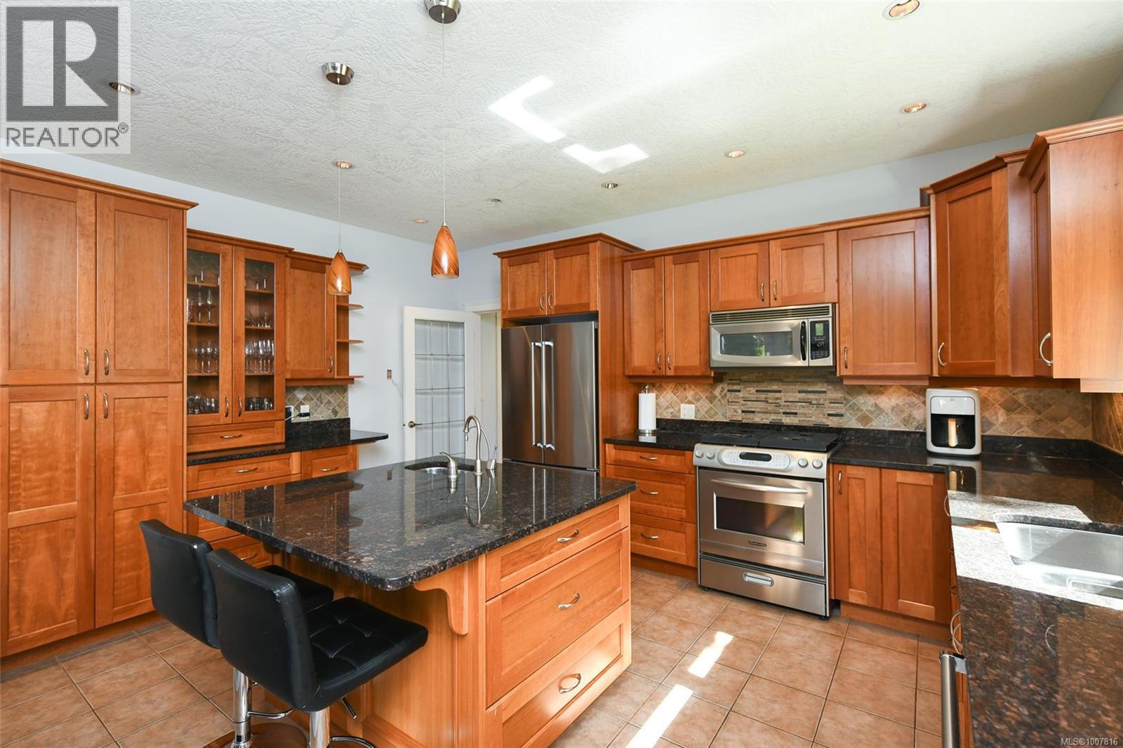 3300 Majestic Dr, Courtenay