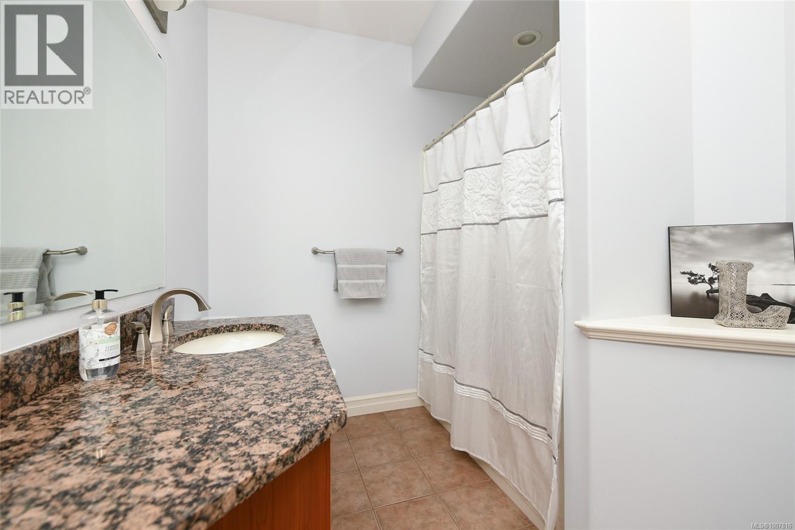 3300 Majestic Dr, Courtenay
