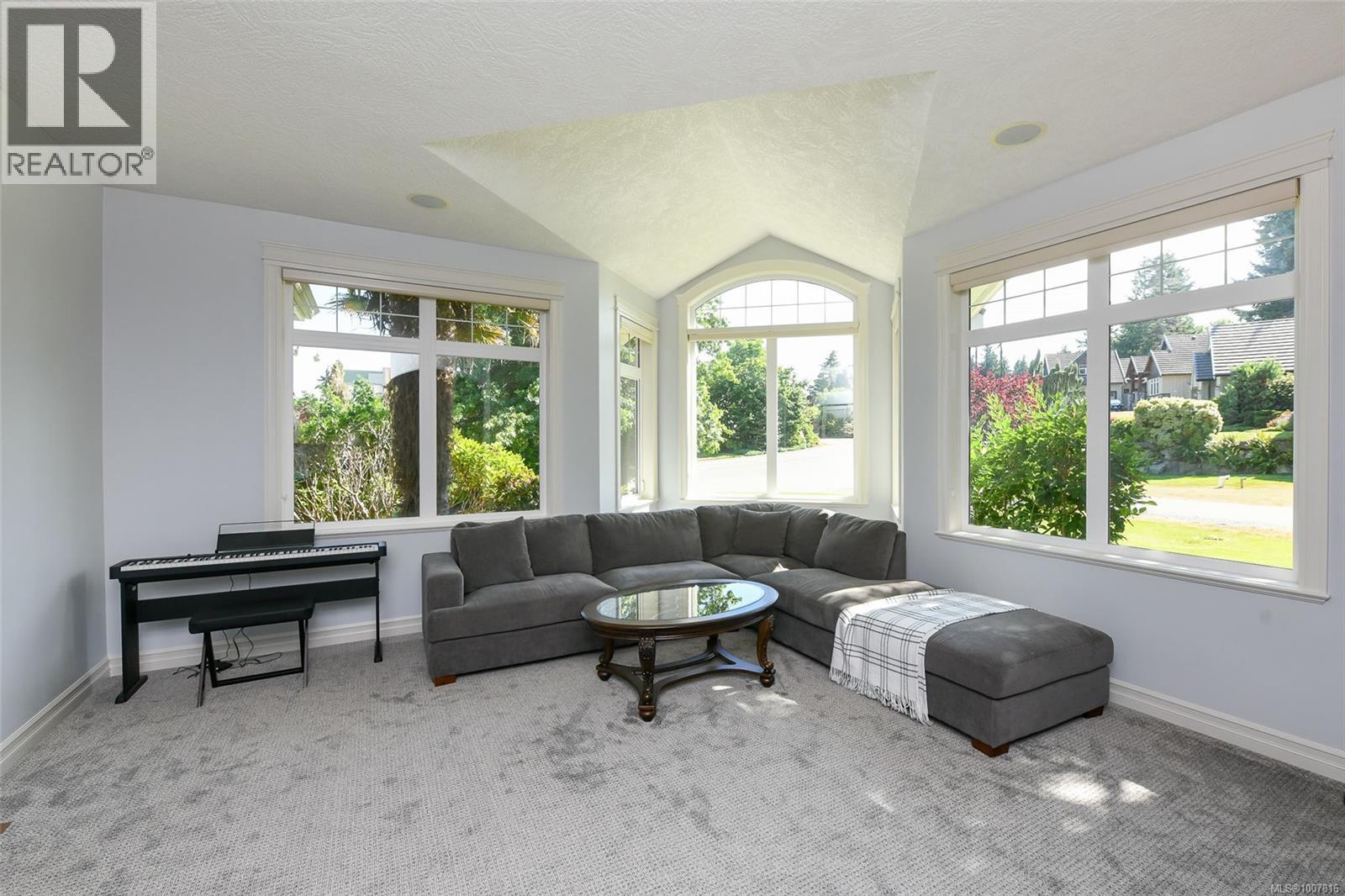3300 Majestic Dr, Courtenay