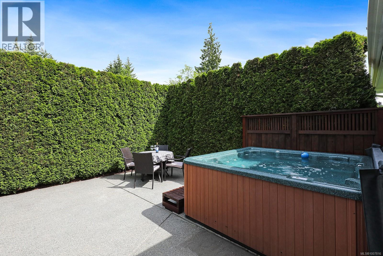 3300 Majestic Dr, Courtenay