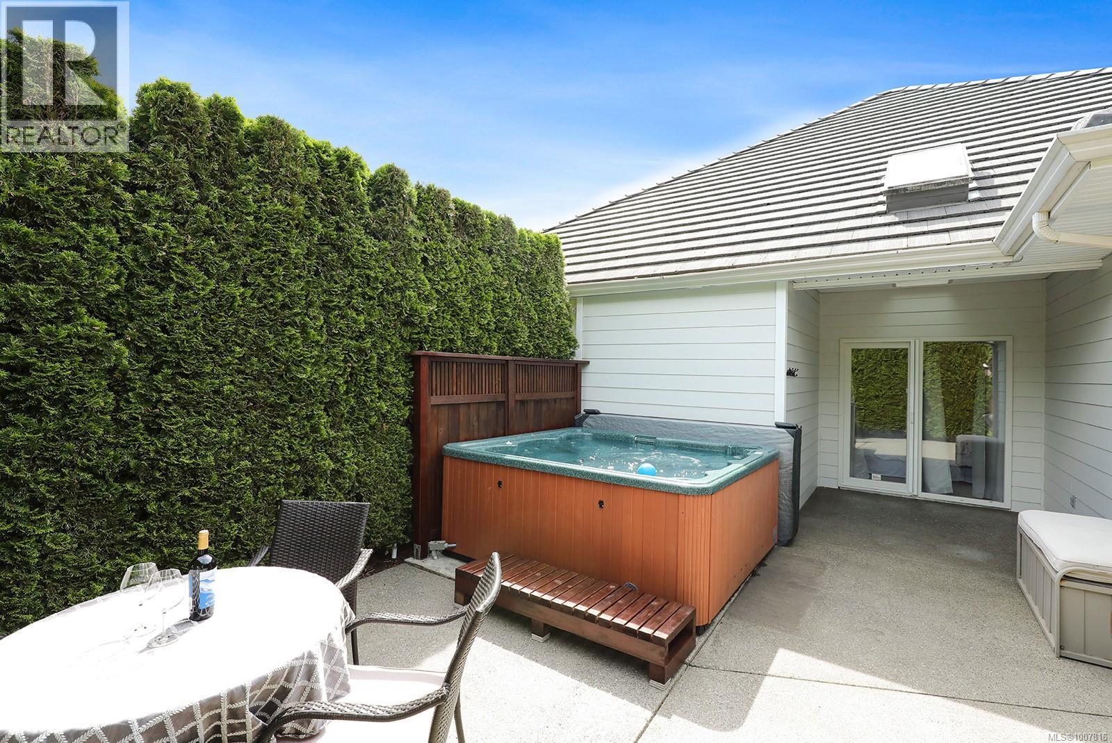 3300 Majestic Dr, Courtenay