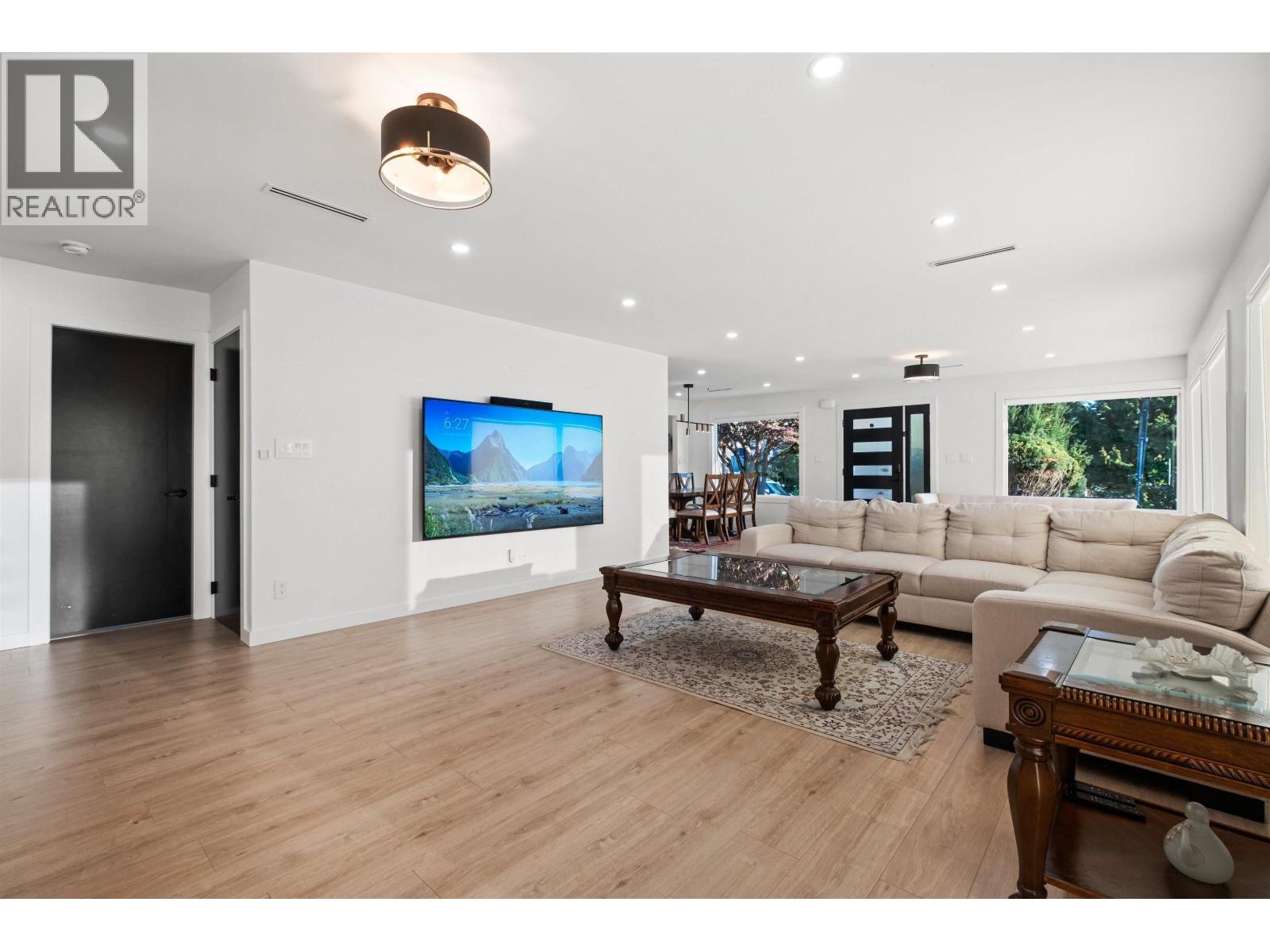 Photo 14 of 3812 Dalkeith Drive, North Vancouver BC