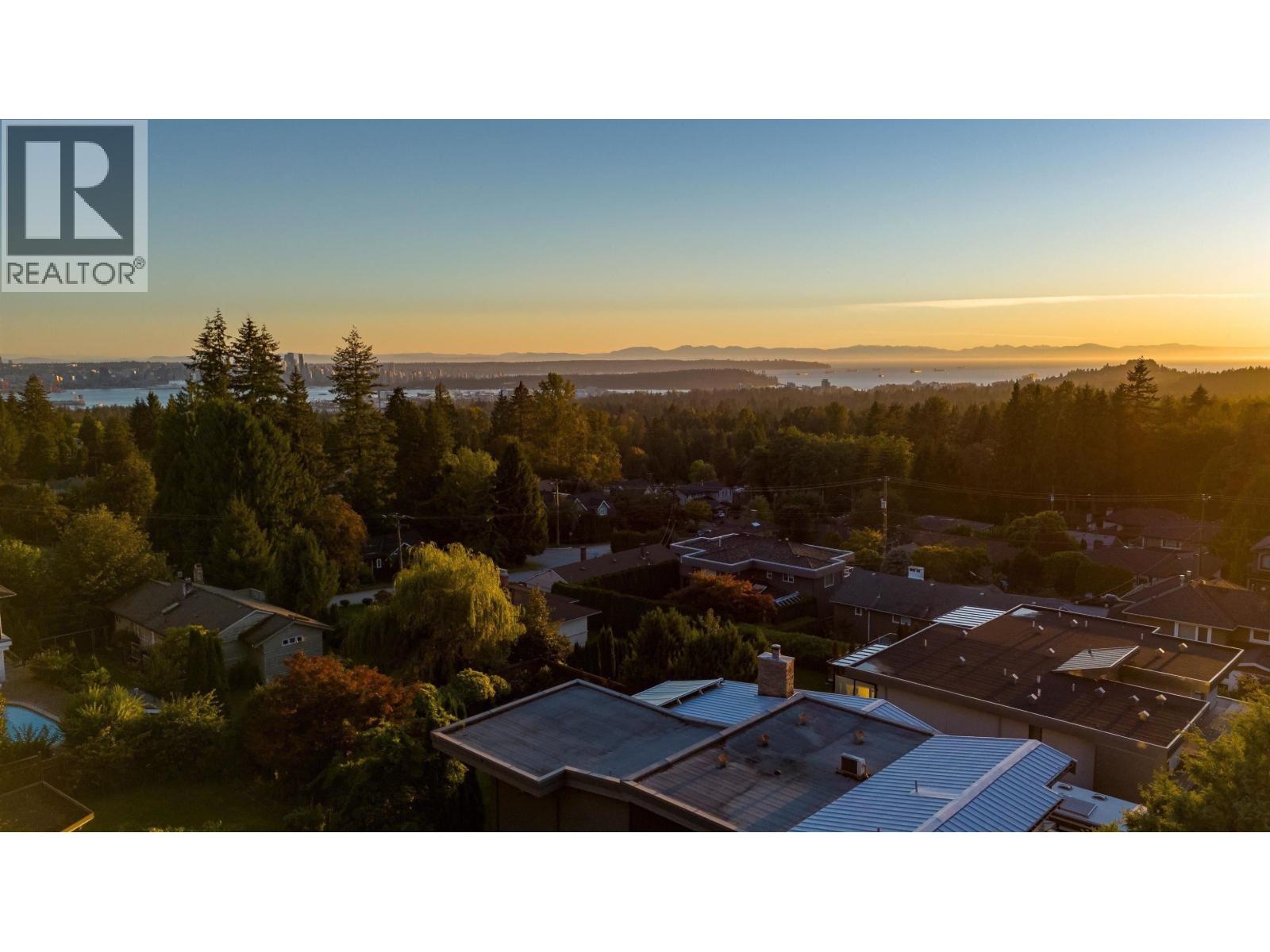 Photo 2 of 3812 Dalkeith Drive, North Vancouver BC