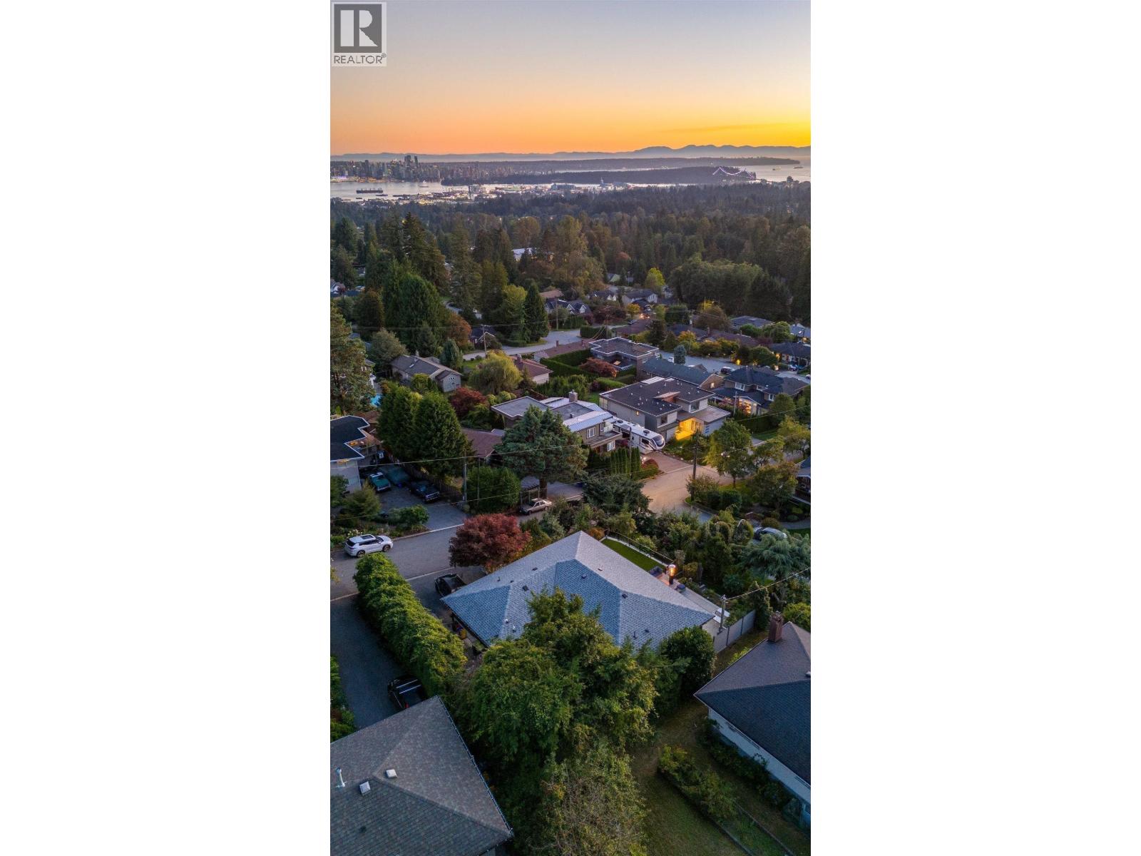 Photo 27 of 3812 Dalkeith Drive, North Vancouver BC