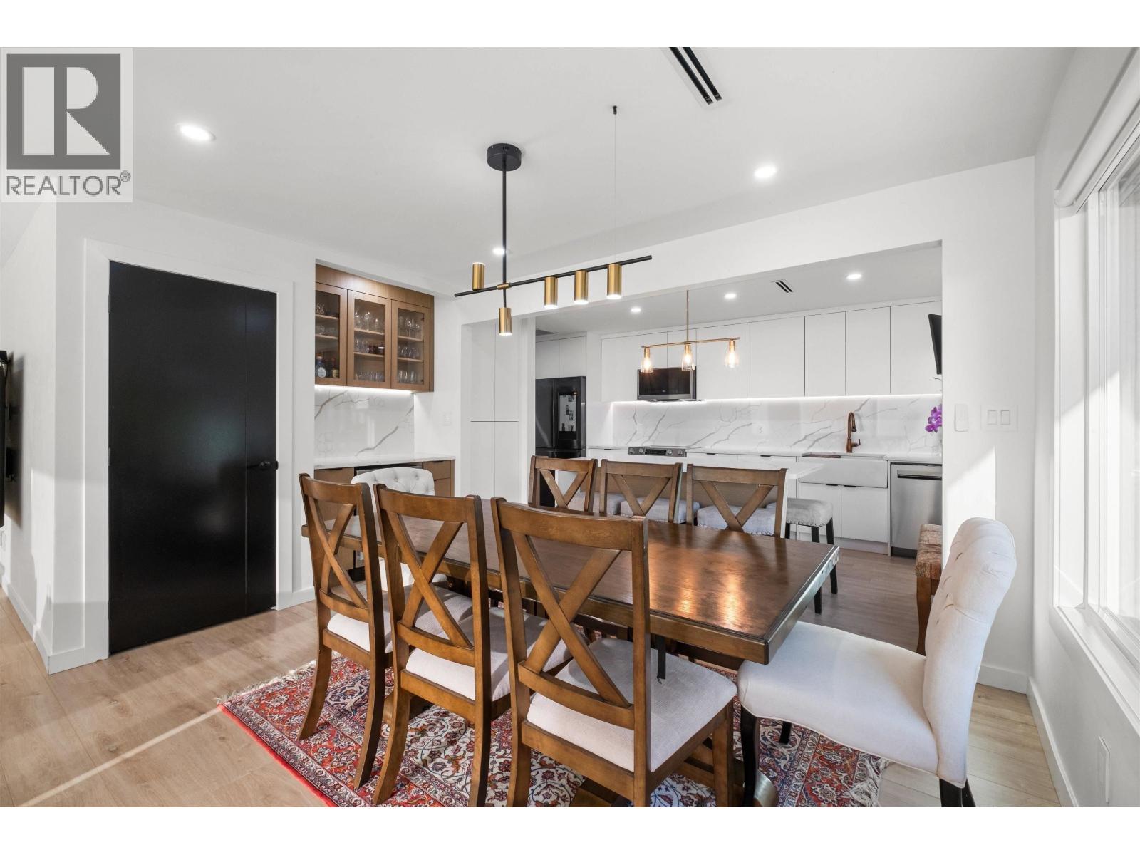 Photo 10 of 3812 Dalkeith Drive, North Vancouver BC
