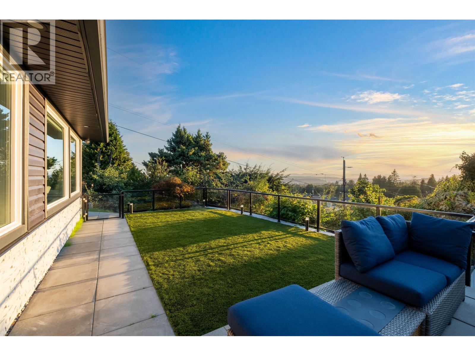 Photo 3 of 3812 Dalkeith Drive, North Vancouver BC
