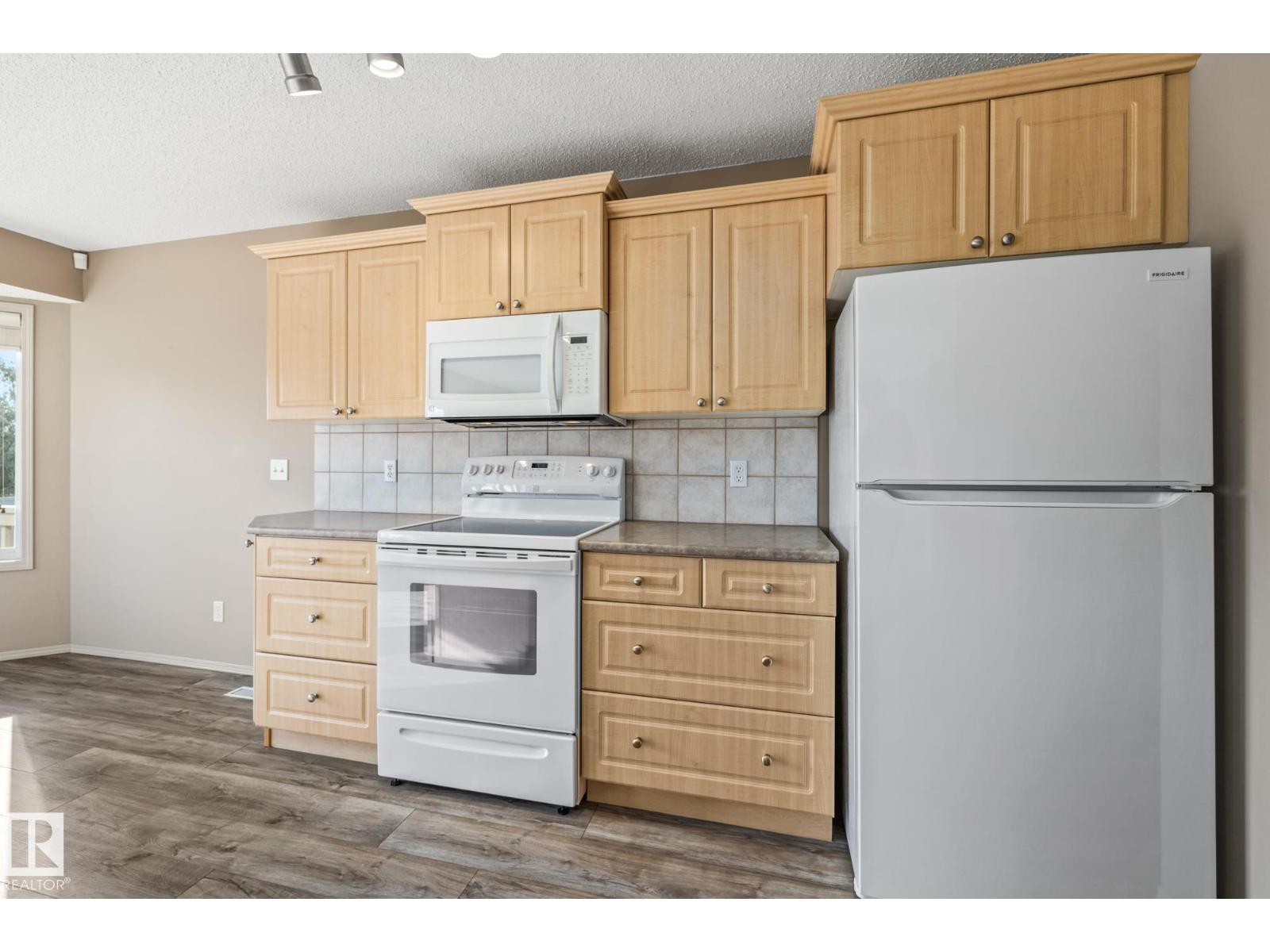 Photo 14 of 5011 190 A St Nw, Edmonton AB