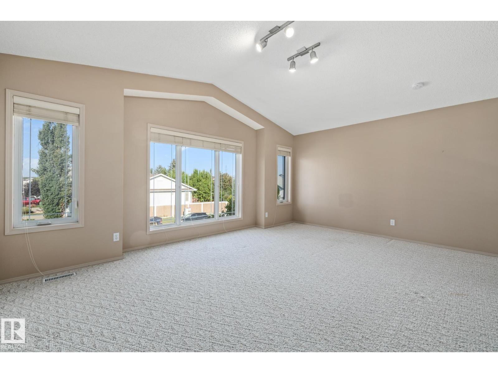 Photo 25 of 5011 190 A St Nw, Edmonton AB