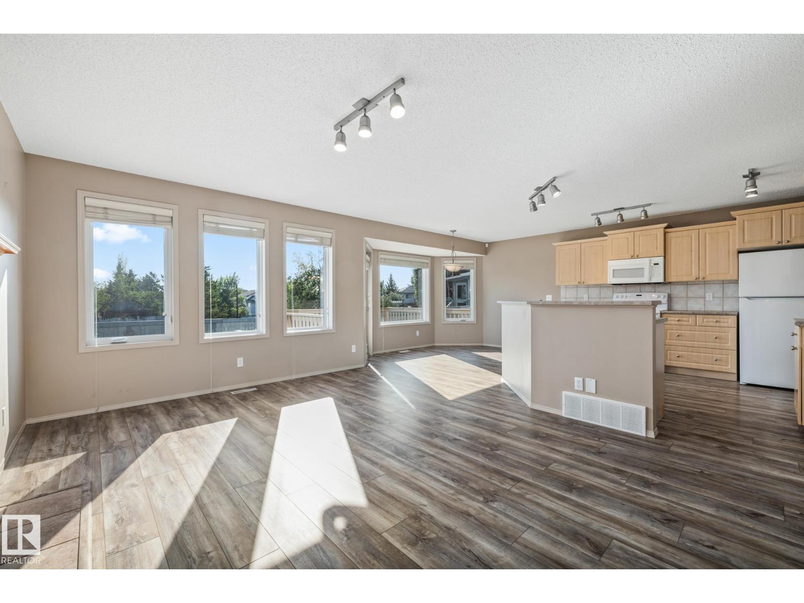 Photo 4 of 5011 190 A St Nw, Edmonton AB