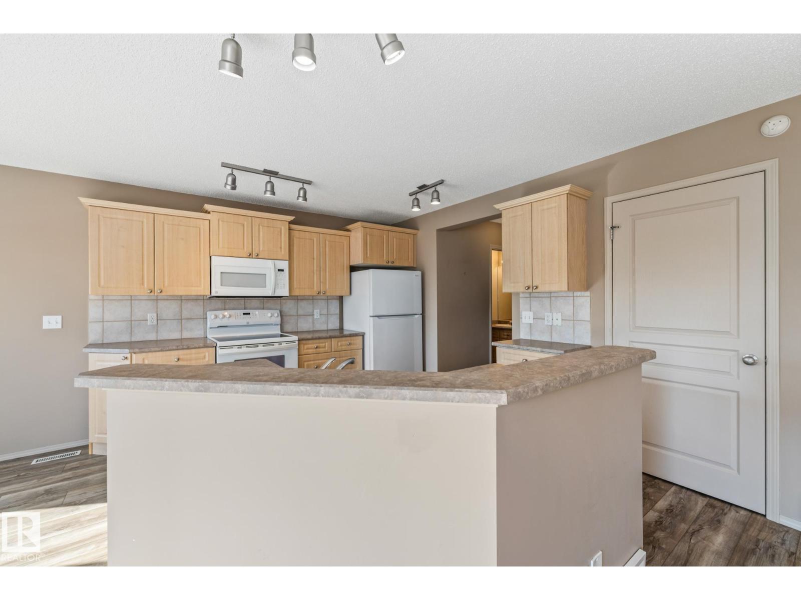 Photo 6 of 5011 190 A St Nw, Edmonton AB