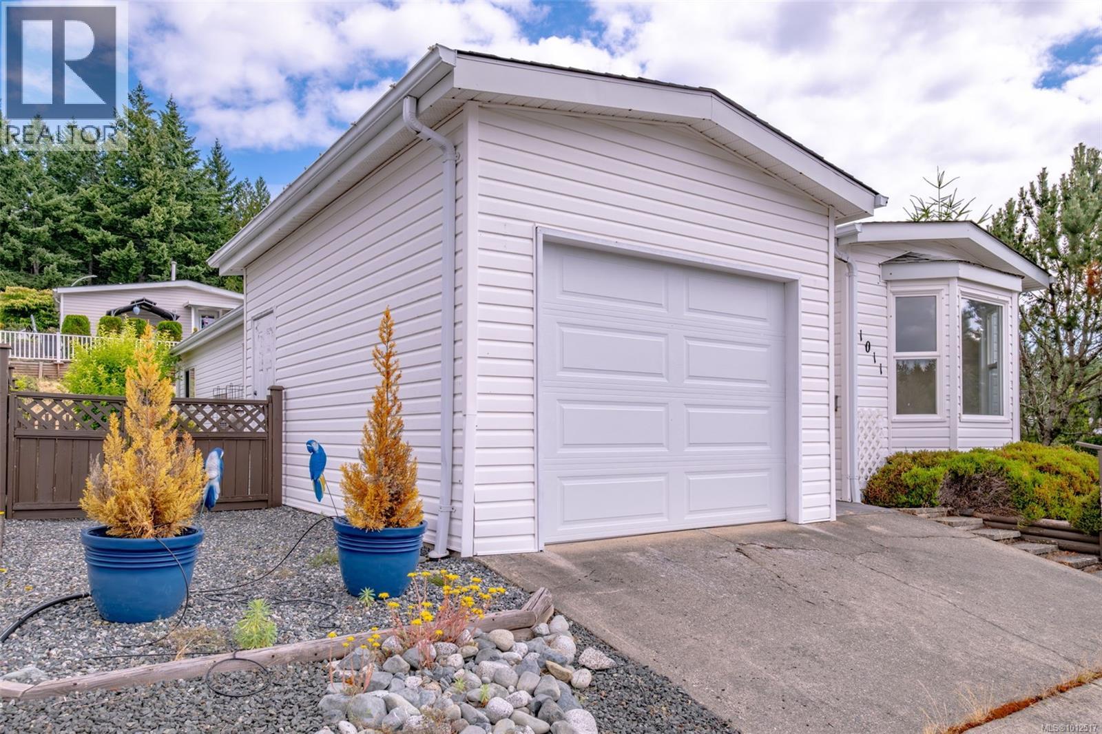 Photo 1 of 1011 Collier Cres, Nanaimo BC