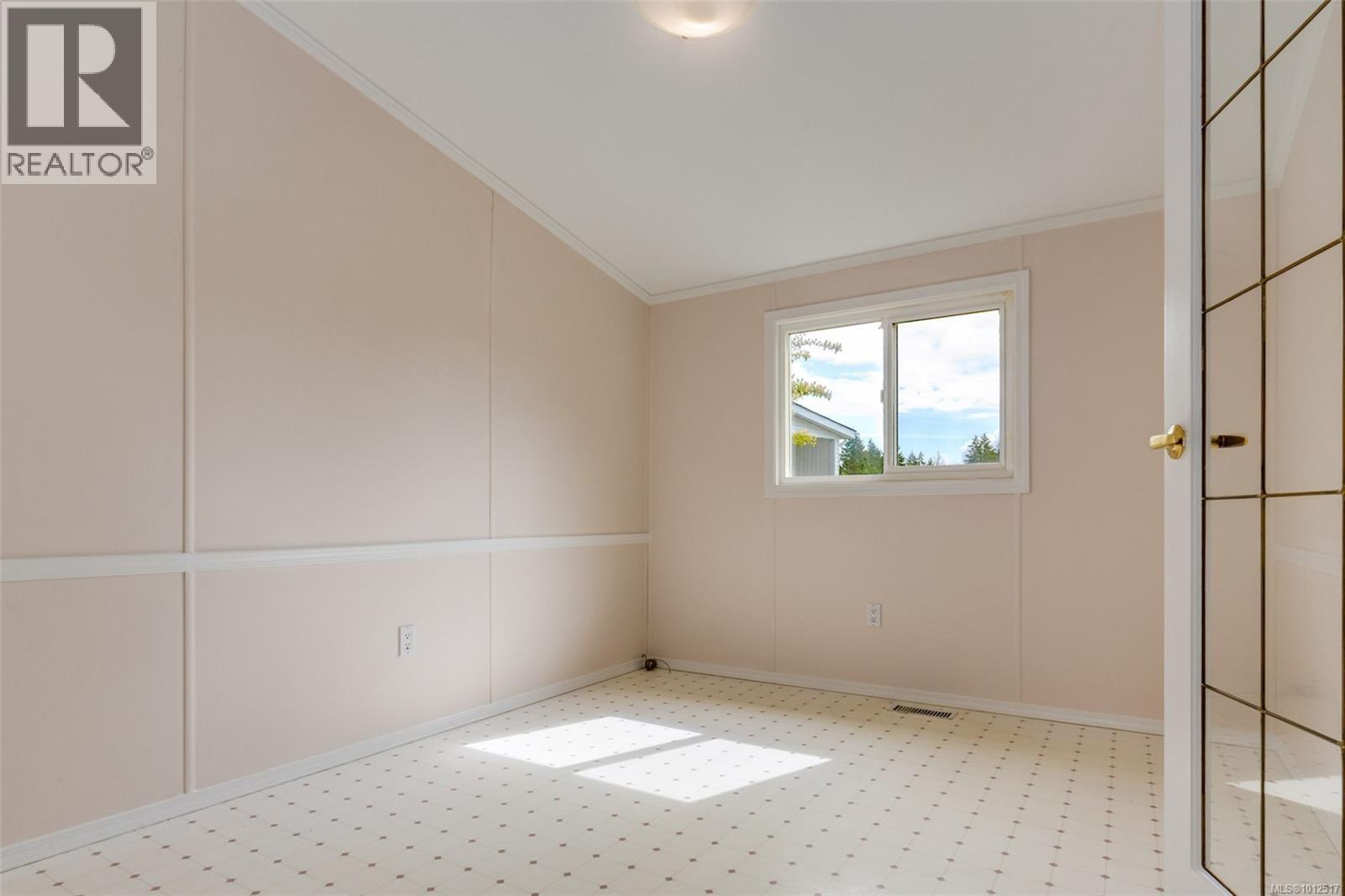 Photo 10 of 1011 Collier Cres, Nanaimo BC