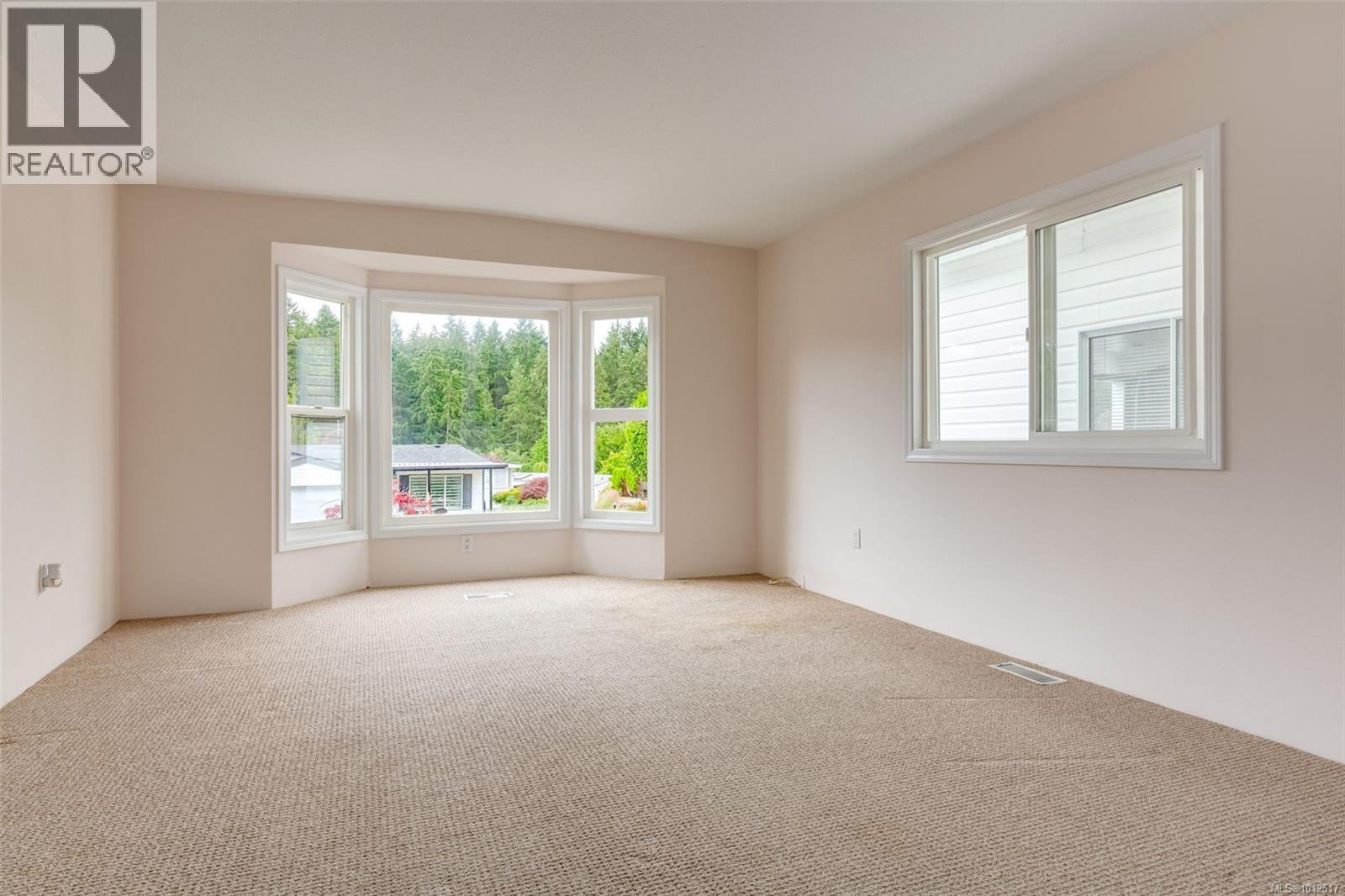 Photo 4 of 1011 Collier Cres, Nanaimo BC