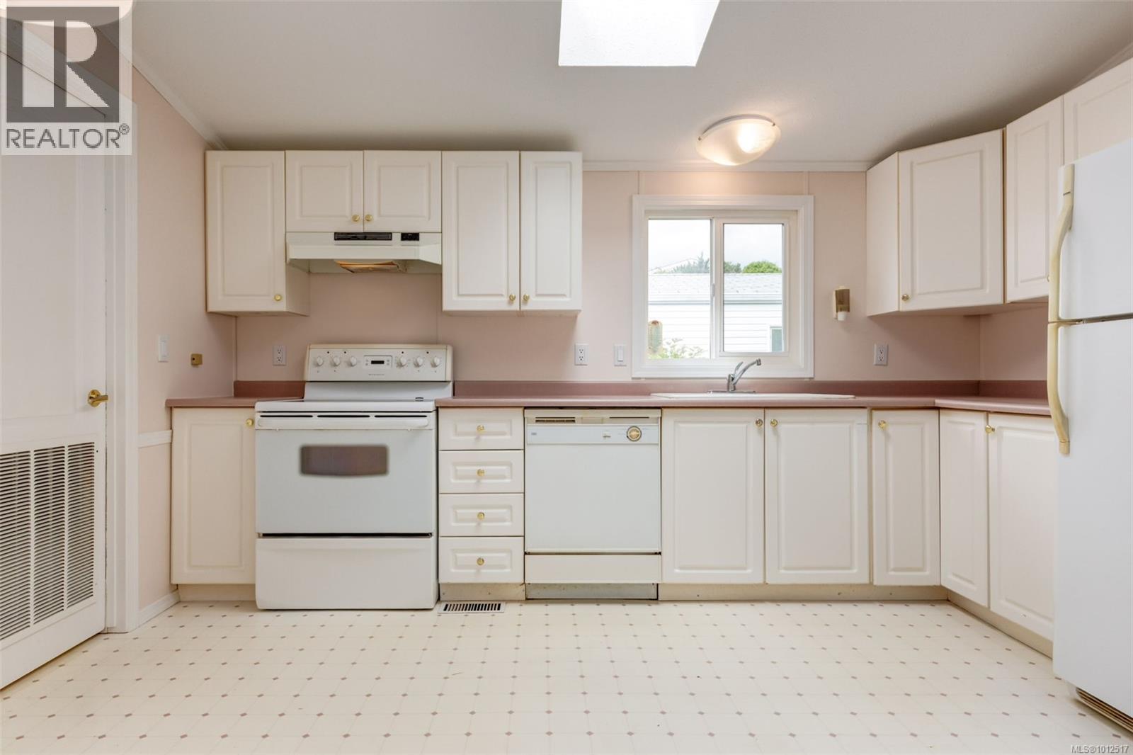 Photo 5 of 1011 Collier Cres, Nanaimo BC