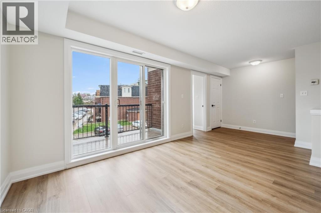 Photo 12 of 45 Cedarhill Crescent Unit 12 D, Kitchener ON
