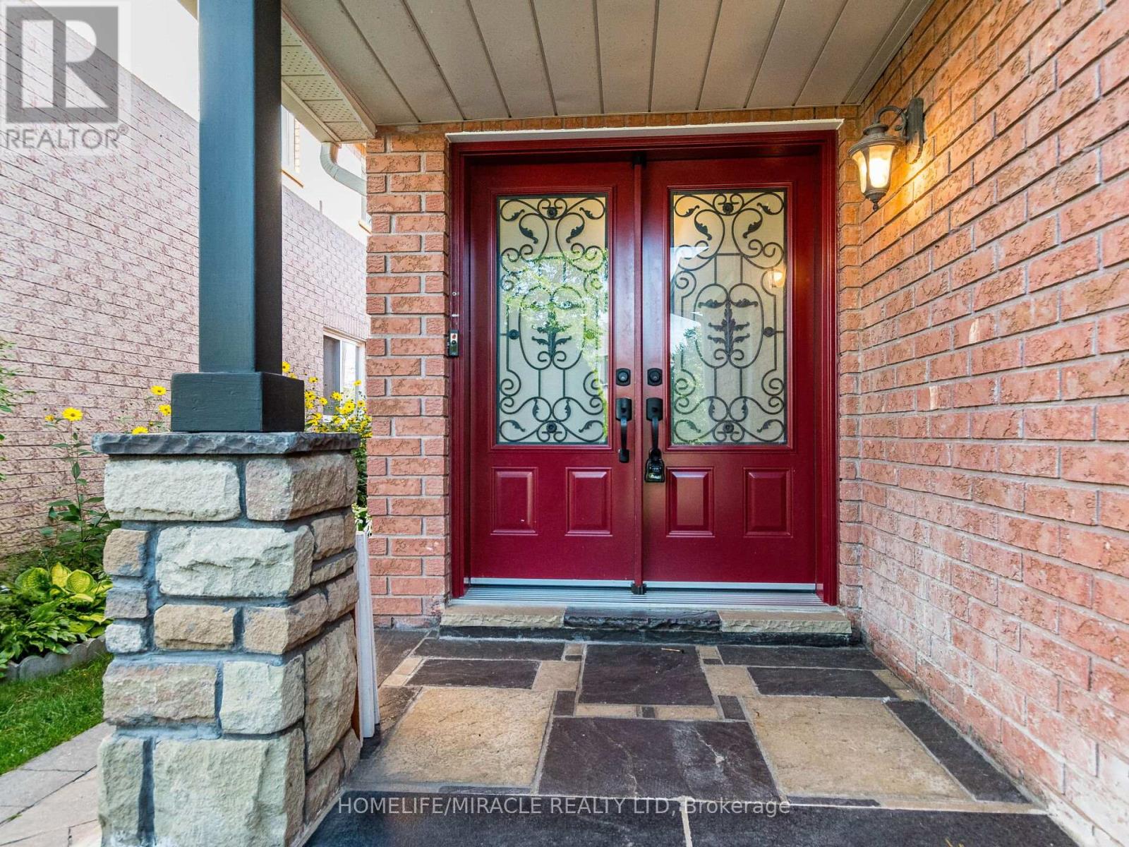 Photo 4 of 55 Native Landing, Brampton ON