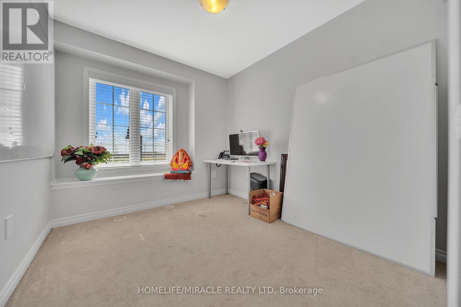 Photo 16 of 43 Baycliffe Crescent, Brampton ON