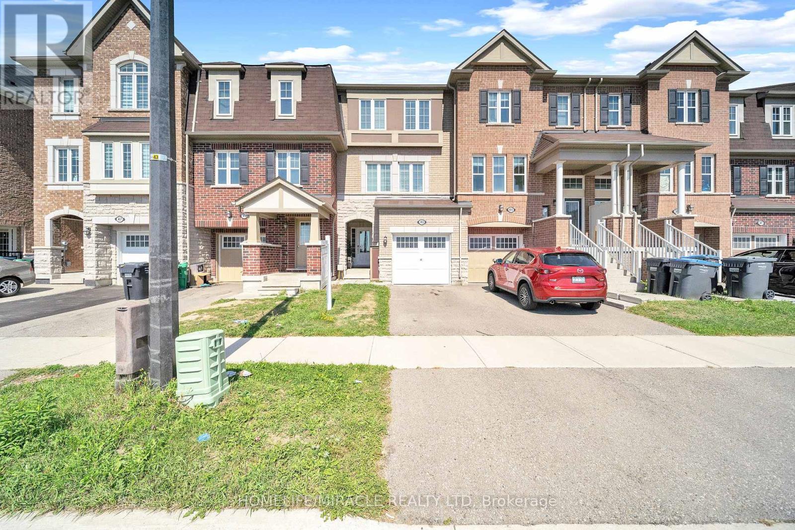 Photo 2 of 43 Baycliffe Crescent, Brampton ON