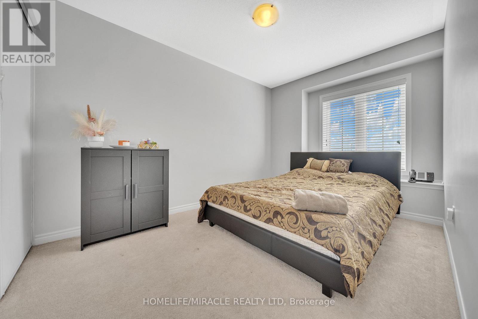 Photo 22 of 43 Baycliffe Crescent, Brampton ON