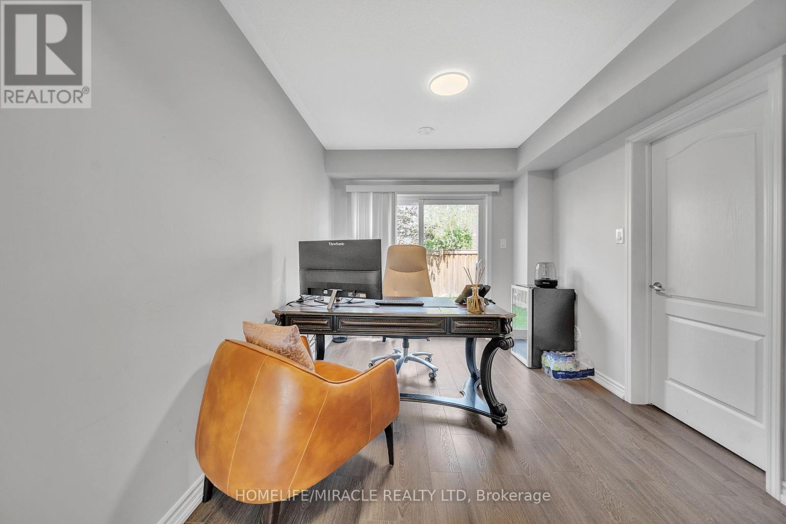 Photo 5 of 43 Baycliffe Crescent, Brampton ON