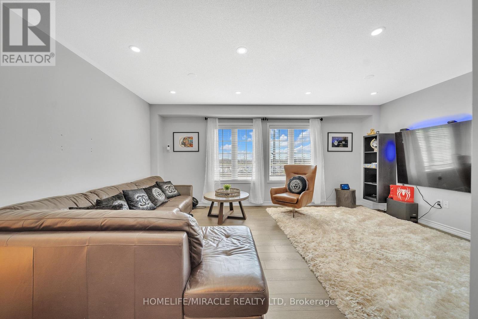 Photo 9 of 43 Baycliffe Crescent, Brampton ON