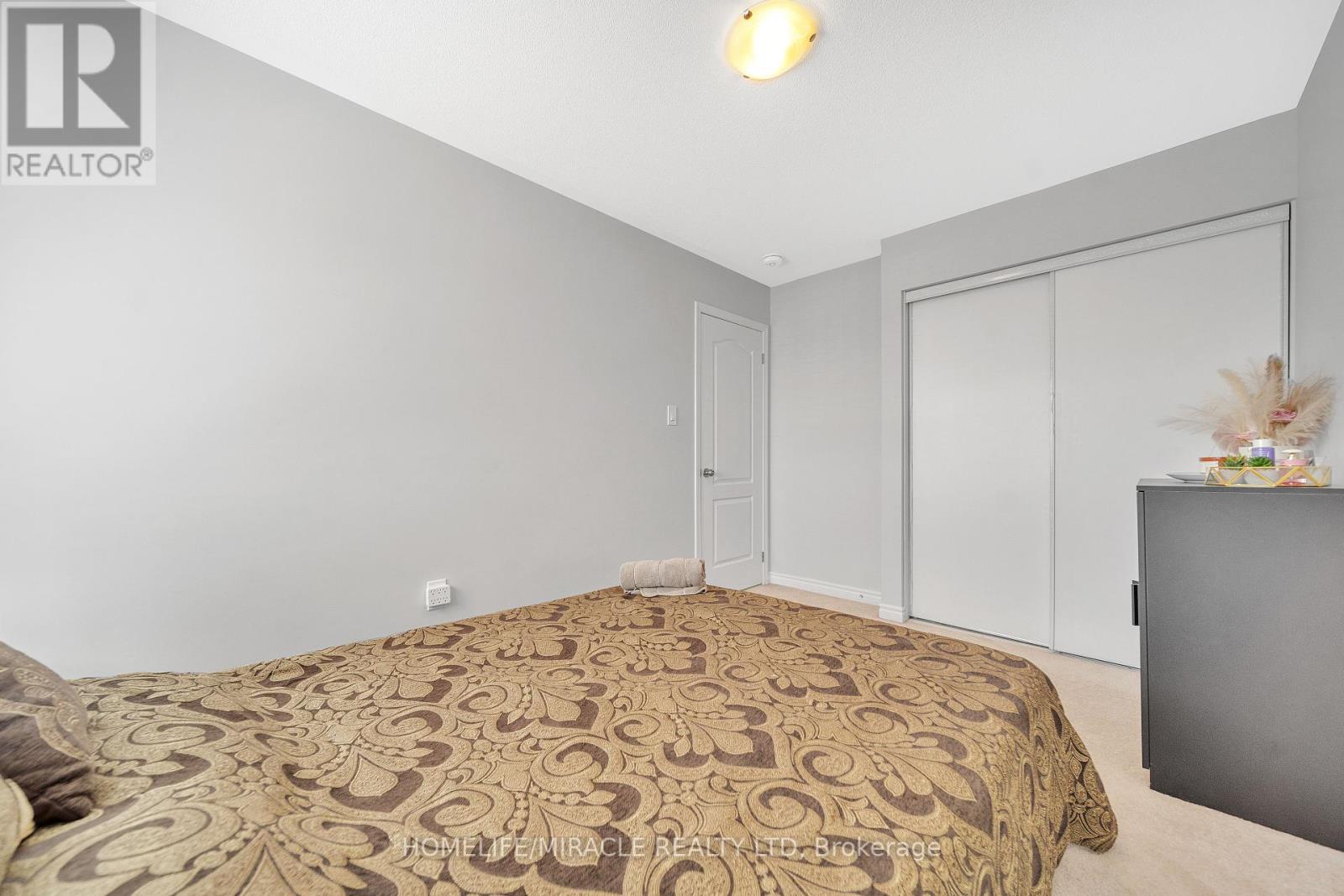 Photo 23 of 43 Baycliffe Crescent, Brampton ON