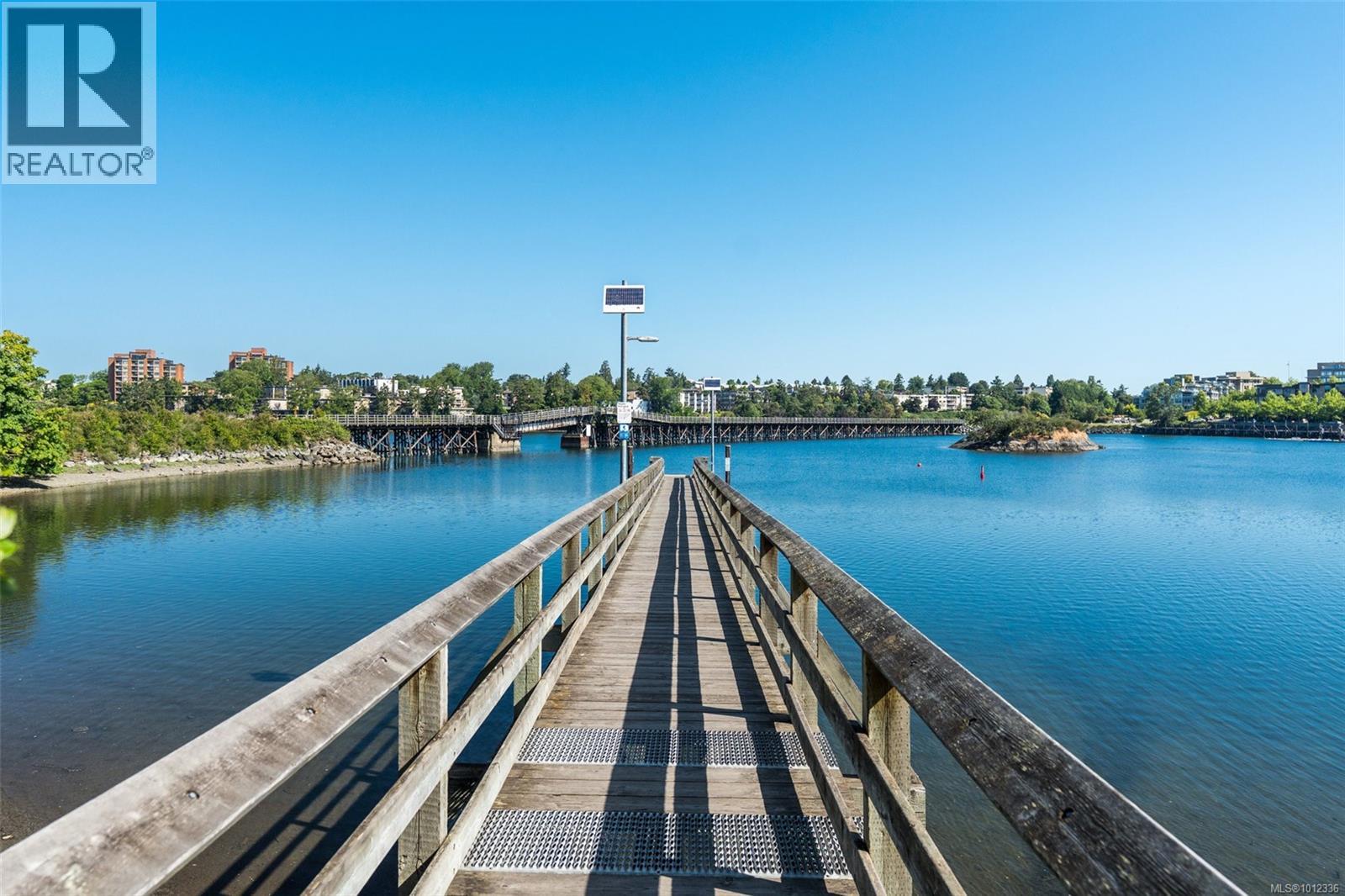 413 90 Regatta Landing, Victoria