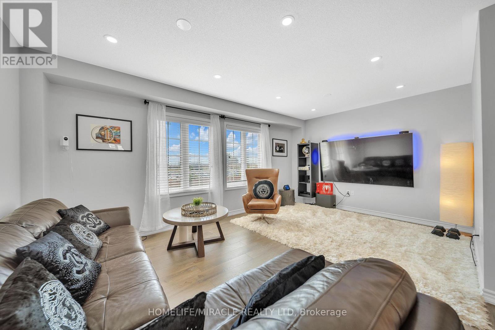 Photo 7 of 43 Baycliffe Crescent, Brampton ON
