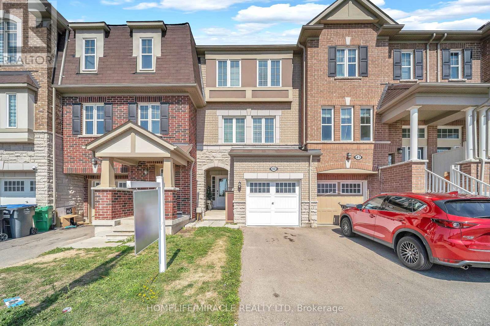 Photo 32 of 43 Baycliffe Crescent, Brampton ON