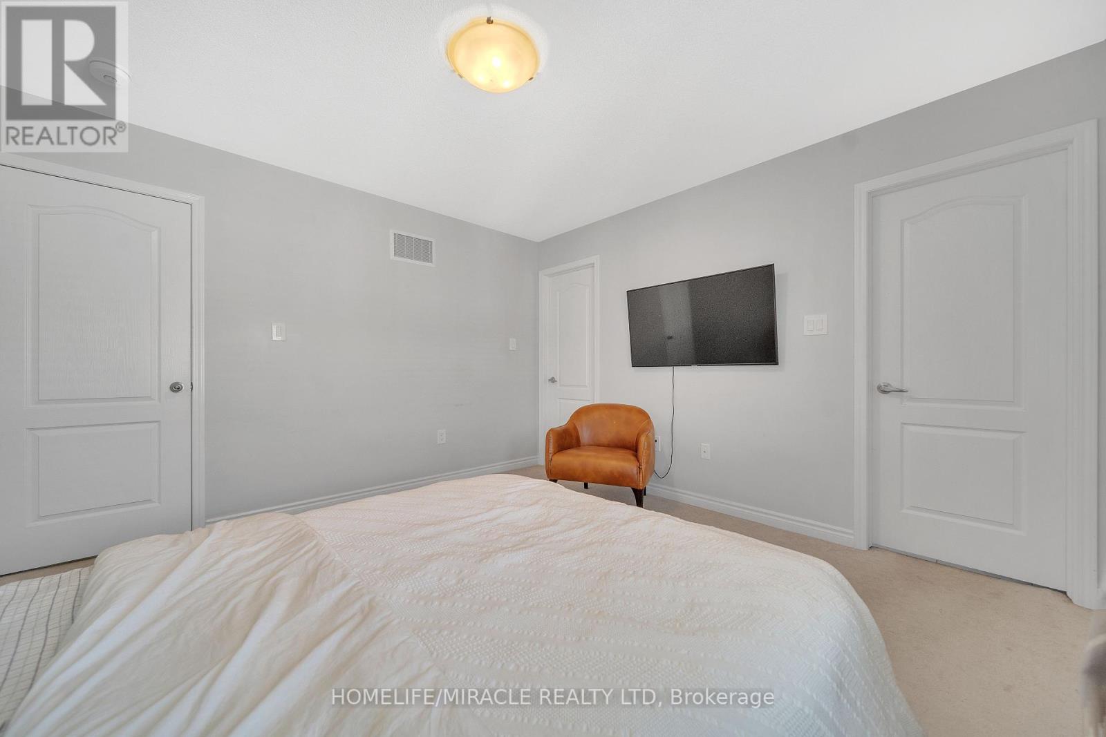 Photo 19 of 43 Baycliffe Crescent, Brampton ON