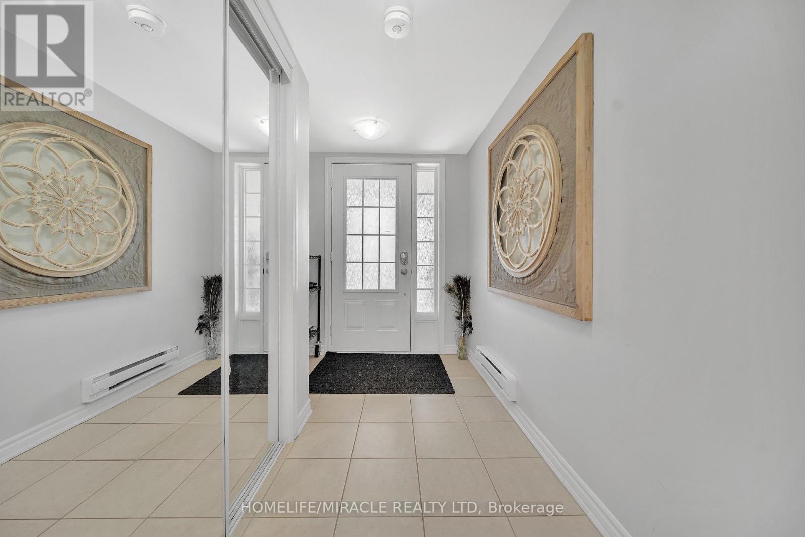 Photo 4 of 43 Baycliffe Crescent, Brampton ON