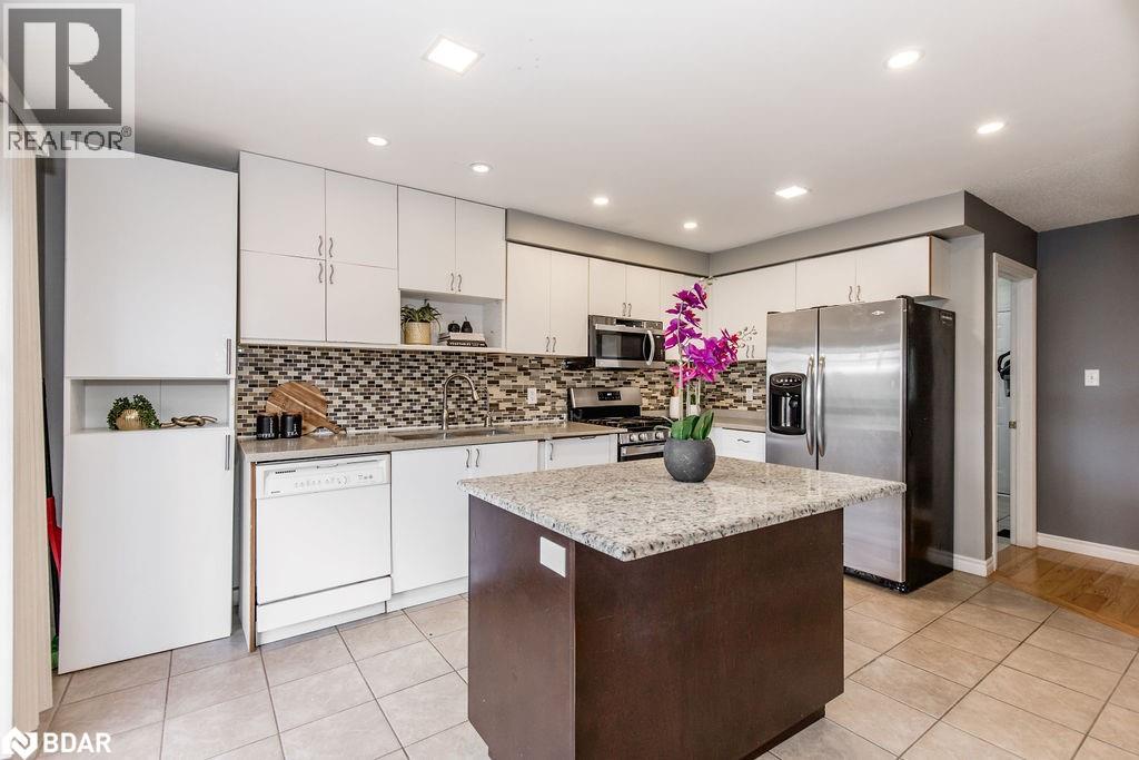 Photo 8 of 16 Bartor Boulevard, Barrie ON