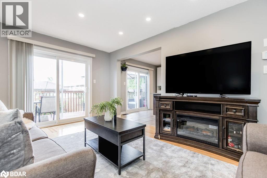 Photo 14 of 16 Bartor Boulevard, Barrie ON