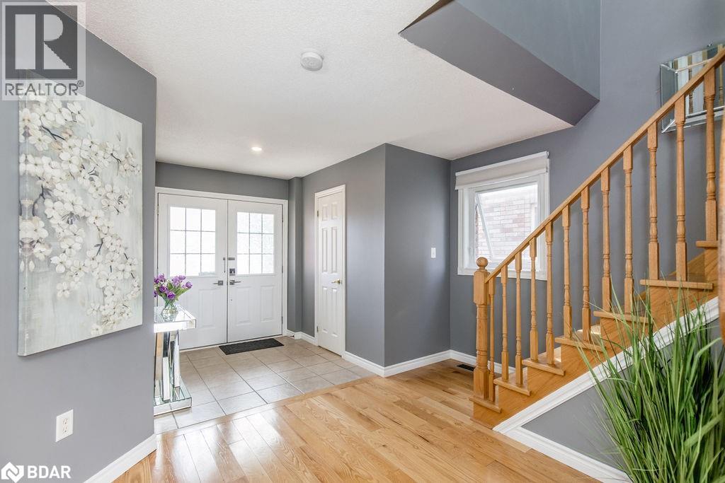 Photo 4 of 16 Bartor Boulevard, Barrie ON