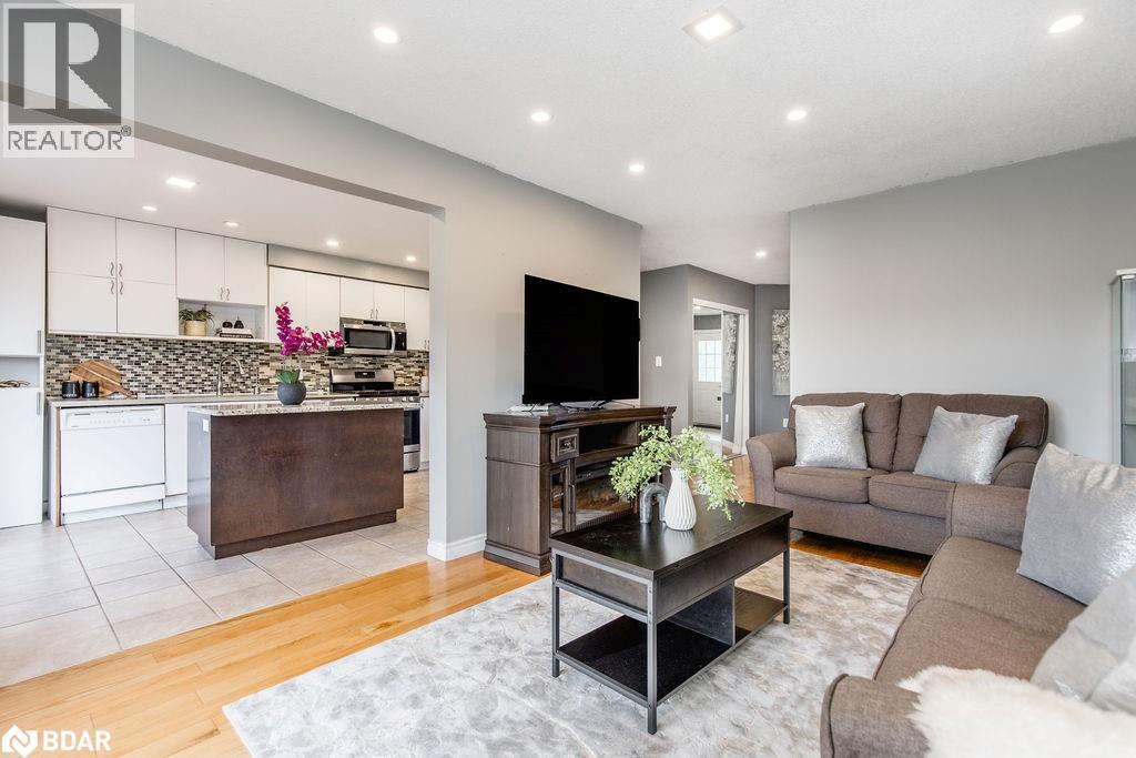 Photo 13 of 16 Bartor Boulevard, Barrie ON