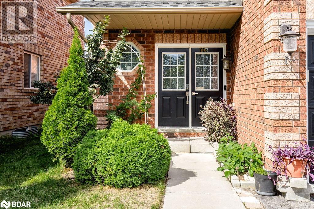 Photo 3 of 16 Bartor Boulevard, Barrie ON