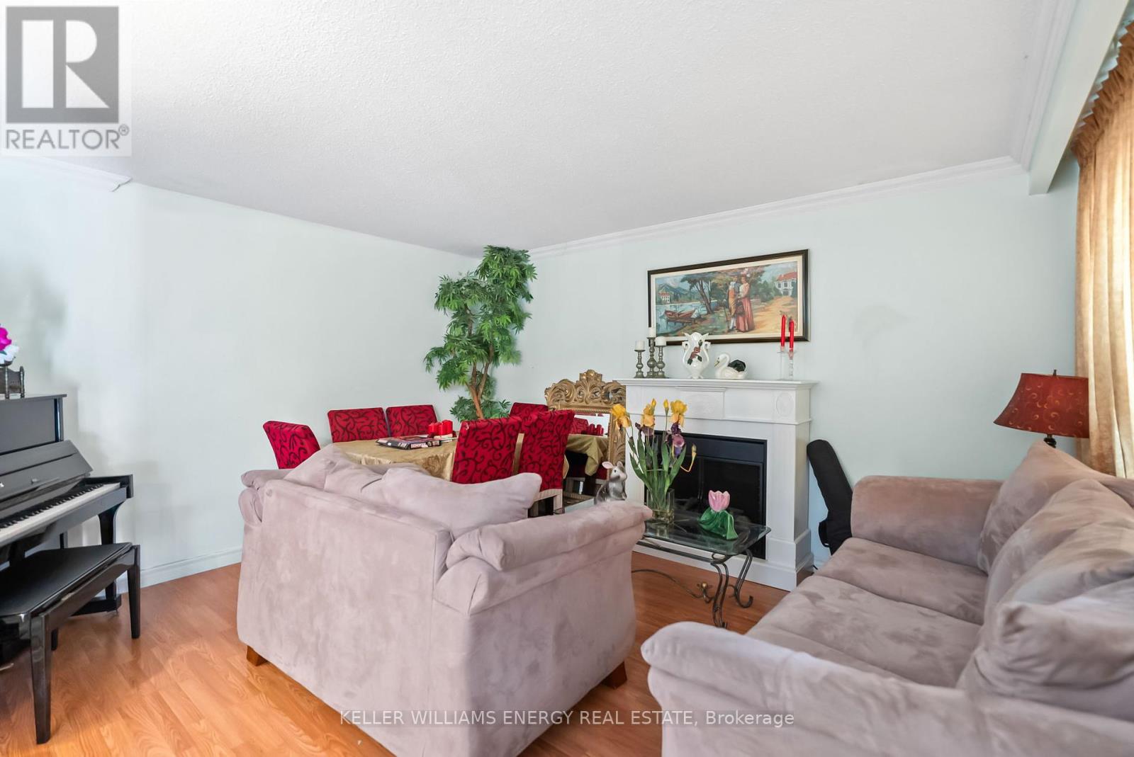 Photo 10 of 110 Littleleaf Drive, Toronto ON