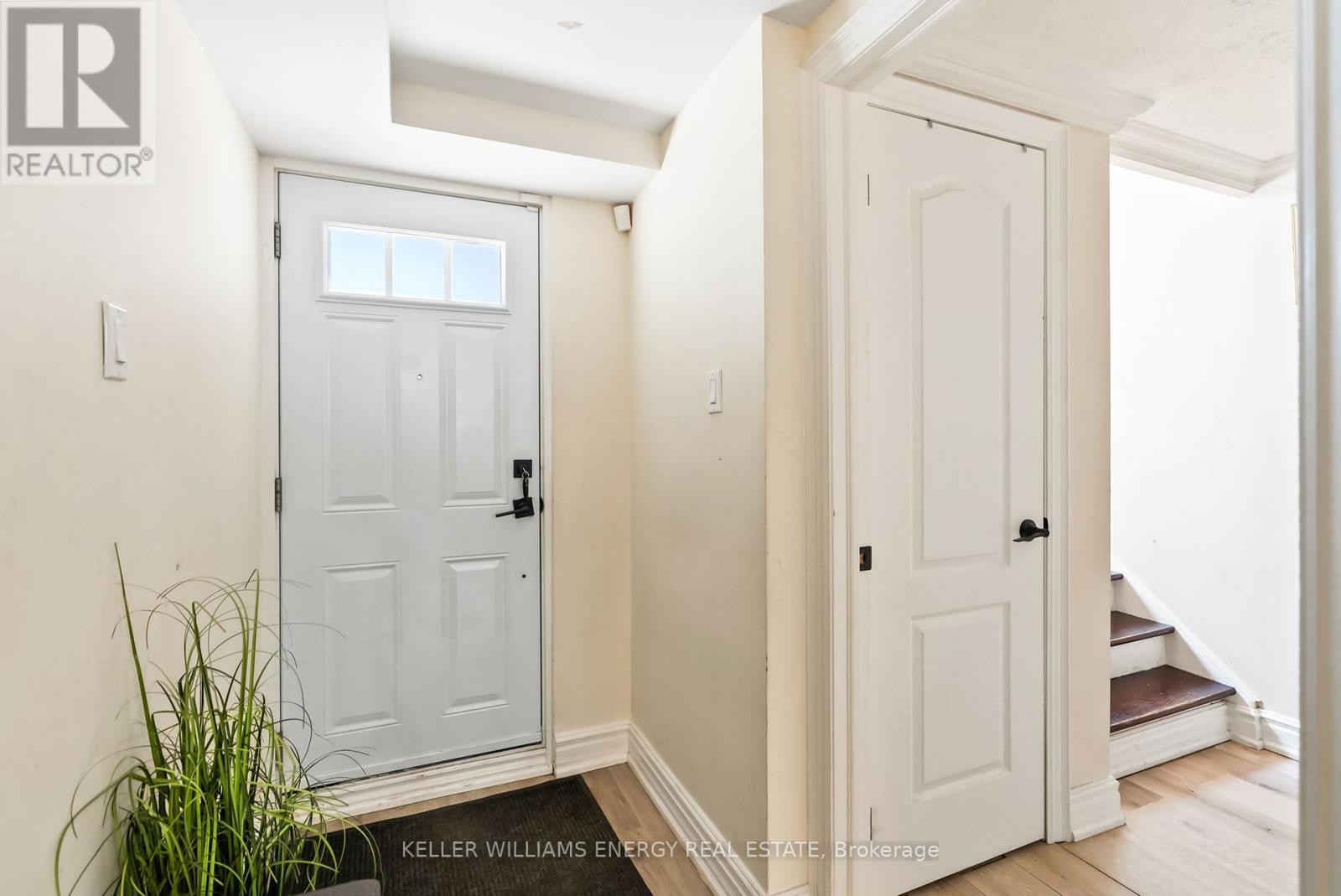 Photo 19 of 110 Littleleaf Drive, Toronto ON