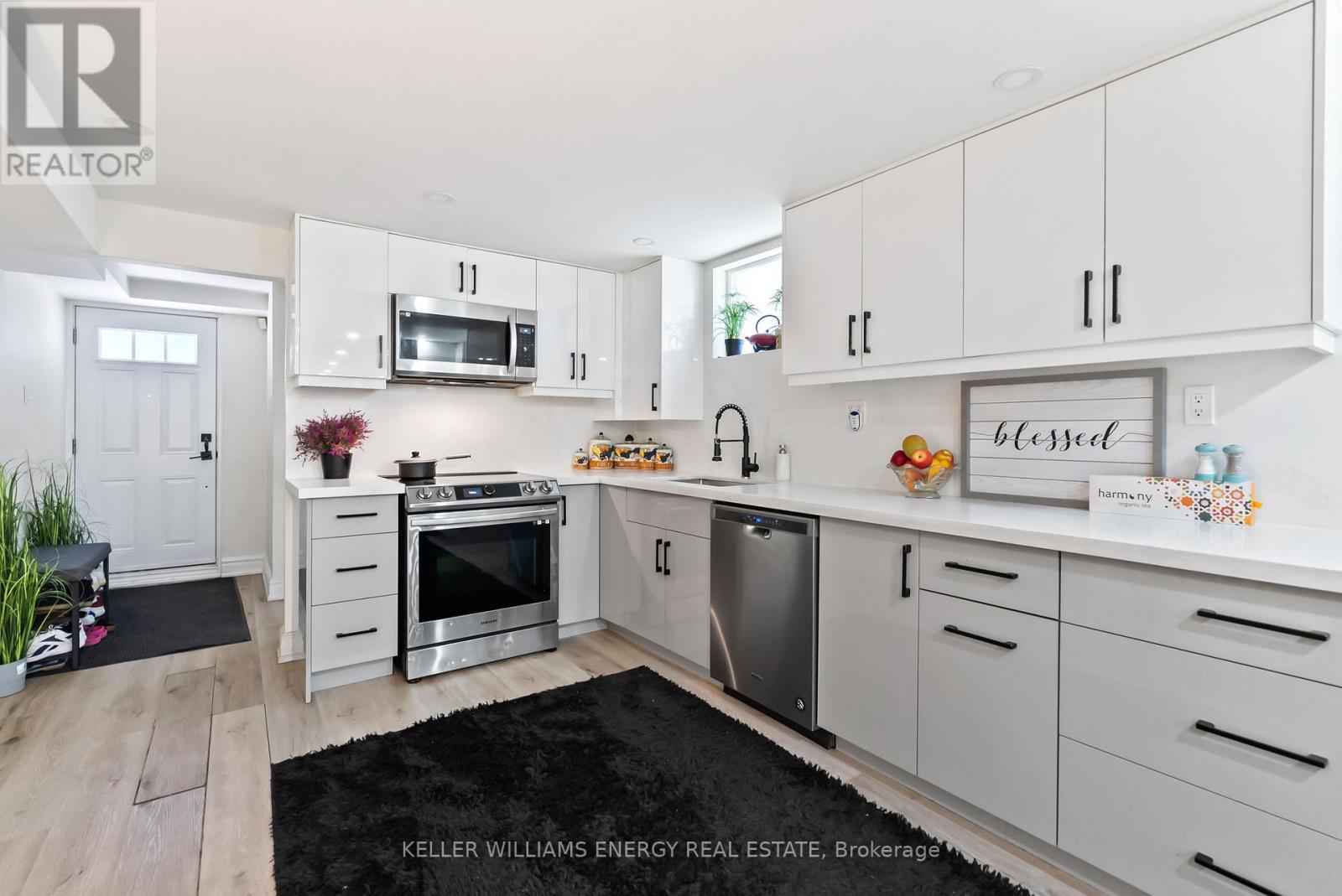 Photo 20 of 110 Littleleaf Drive, Toronto ON