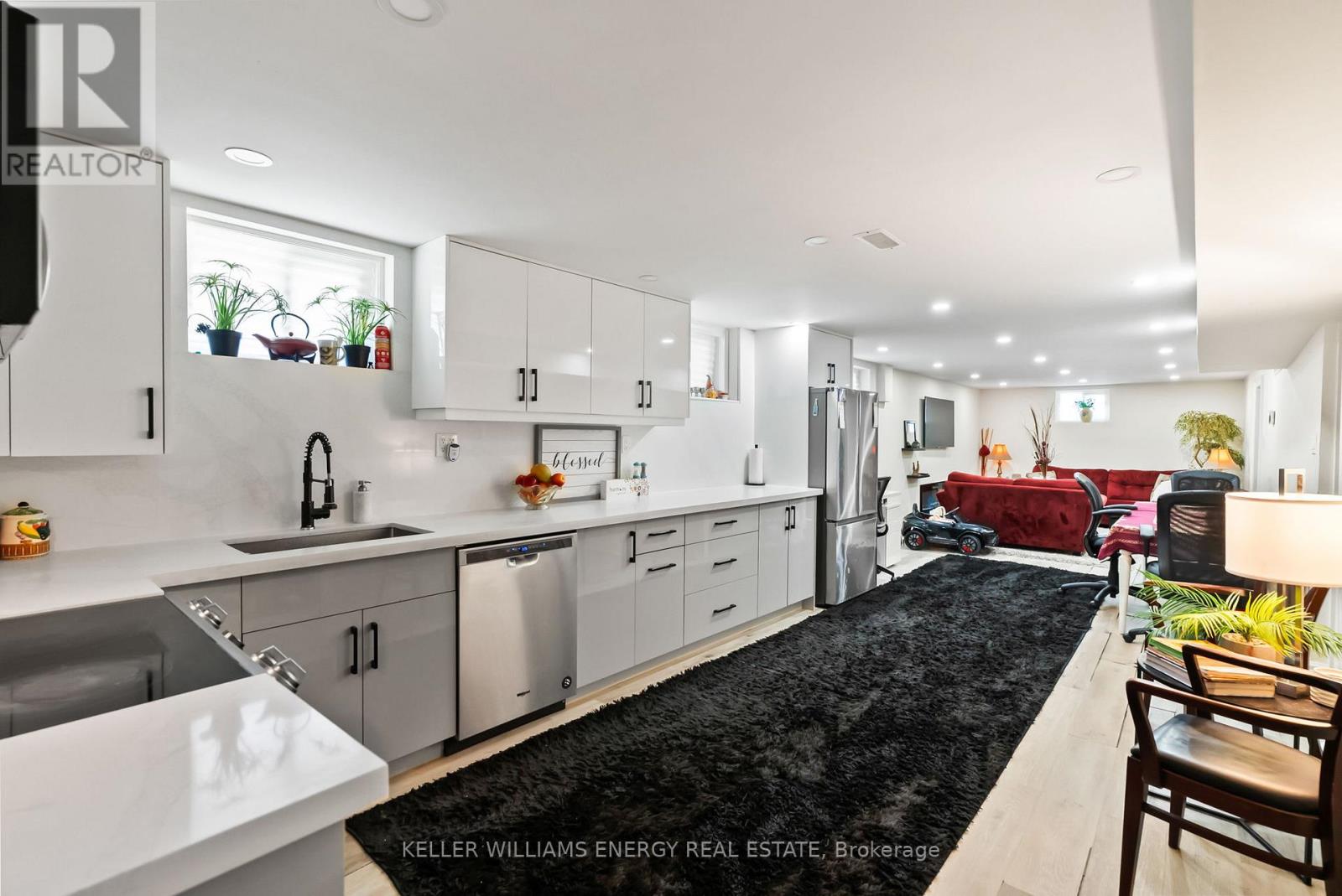 Photo 23 of 110 Littleleaf Drive, Toronto ON