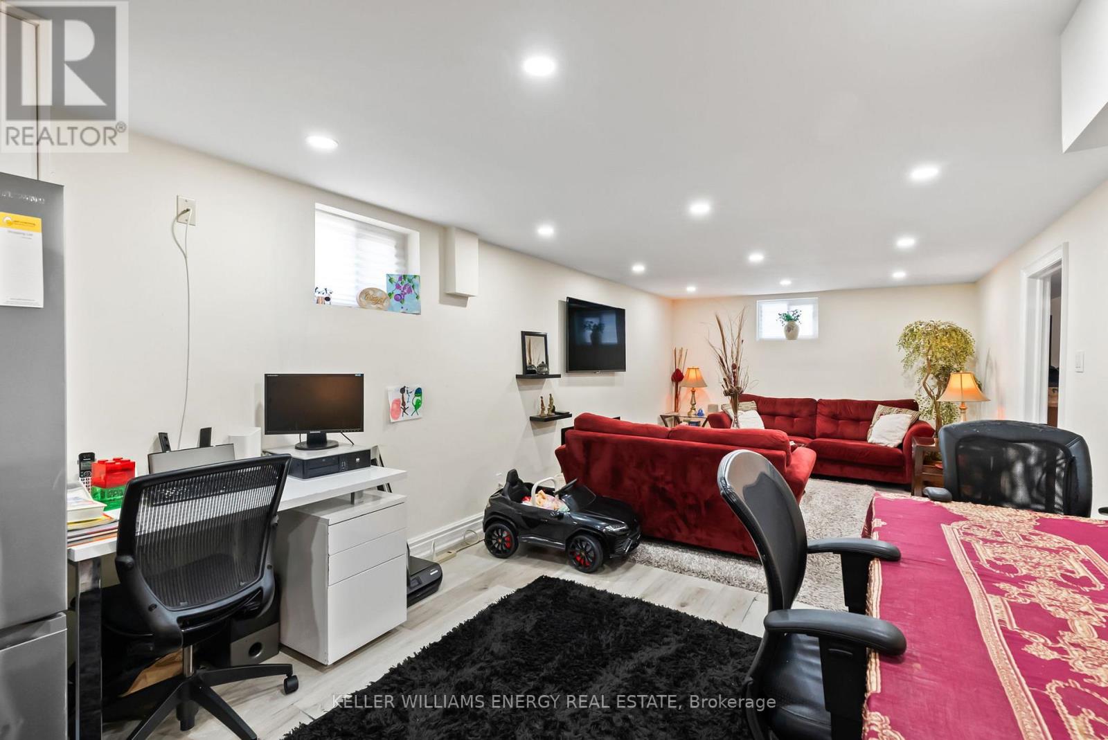 Photo 25 of 110 Littleleaf Drive, Toronto ON