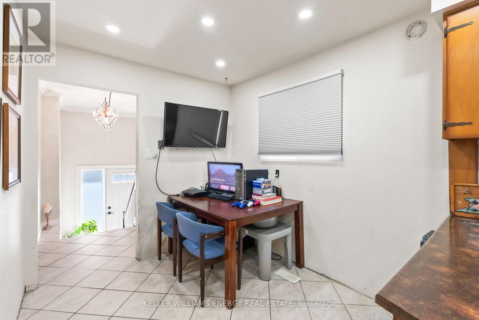 Photo 3 of 110 Littleleaf Drive, Toronto ON