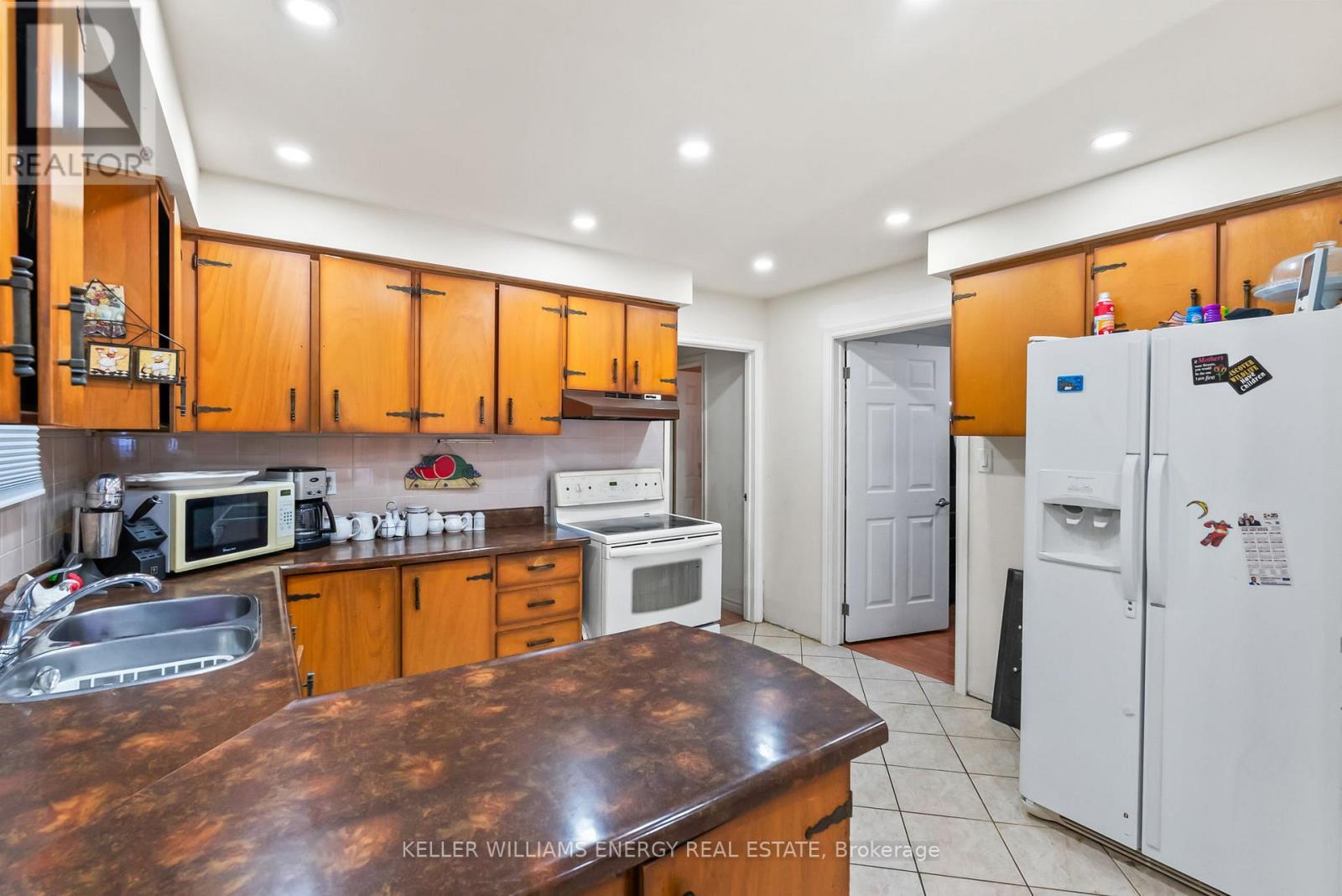 Photo 5 of 110 Littleleaf Drive, Toronto ON