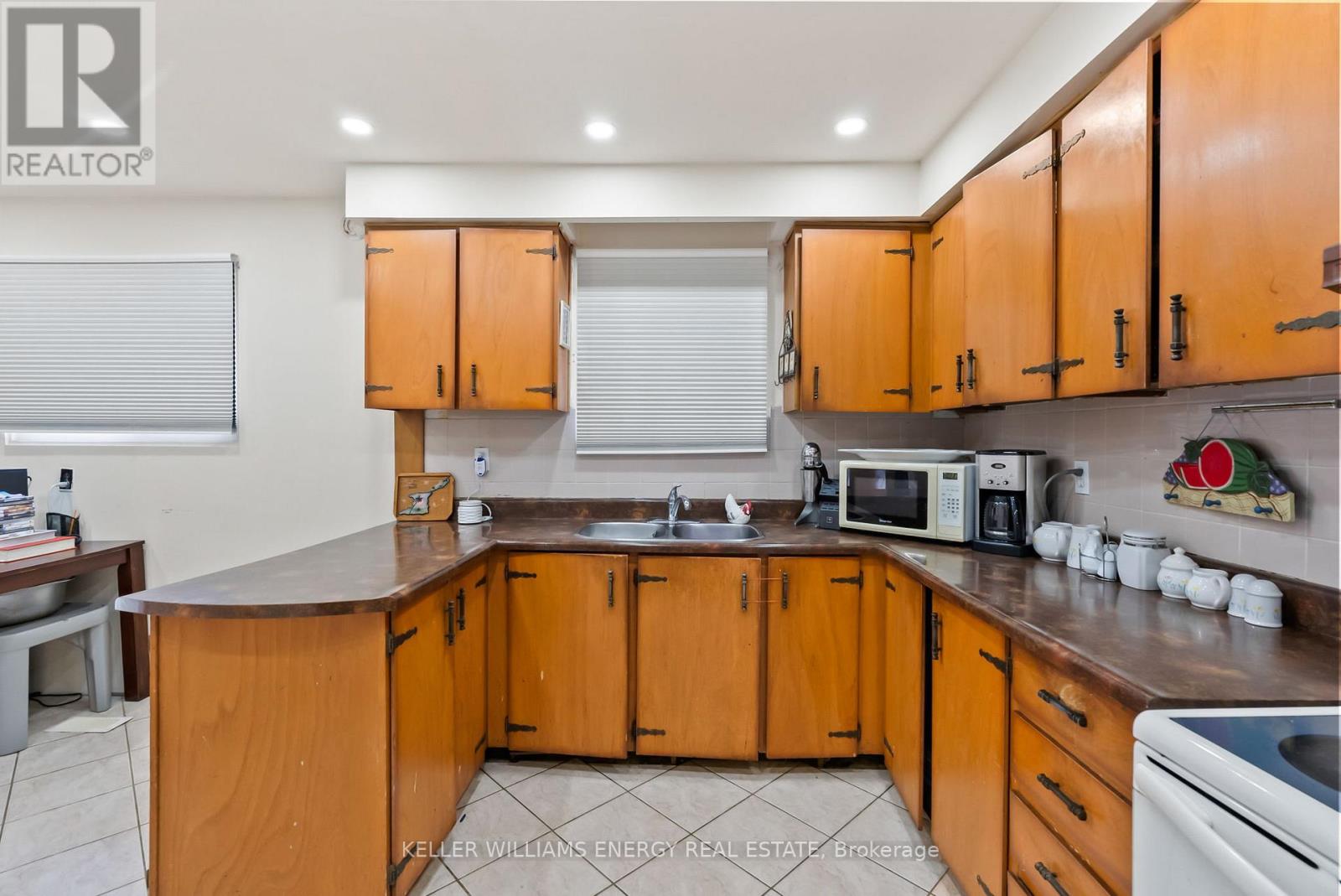 Photo 7 of 110 Littleleaf Drive, Toronto ON