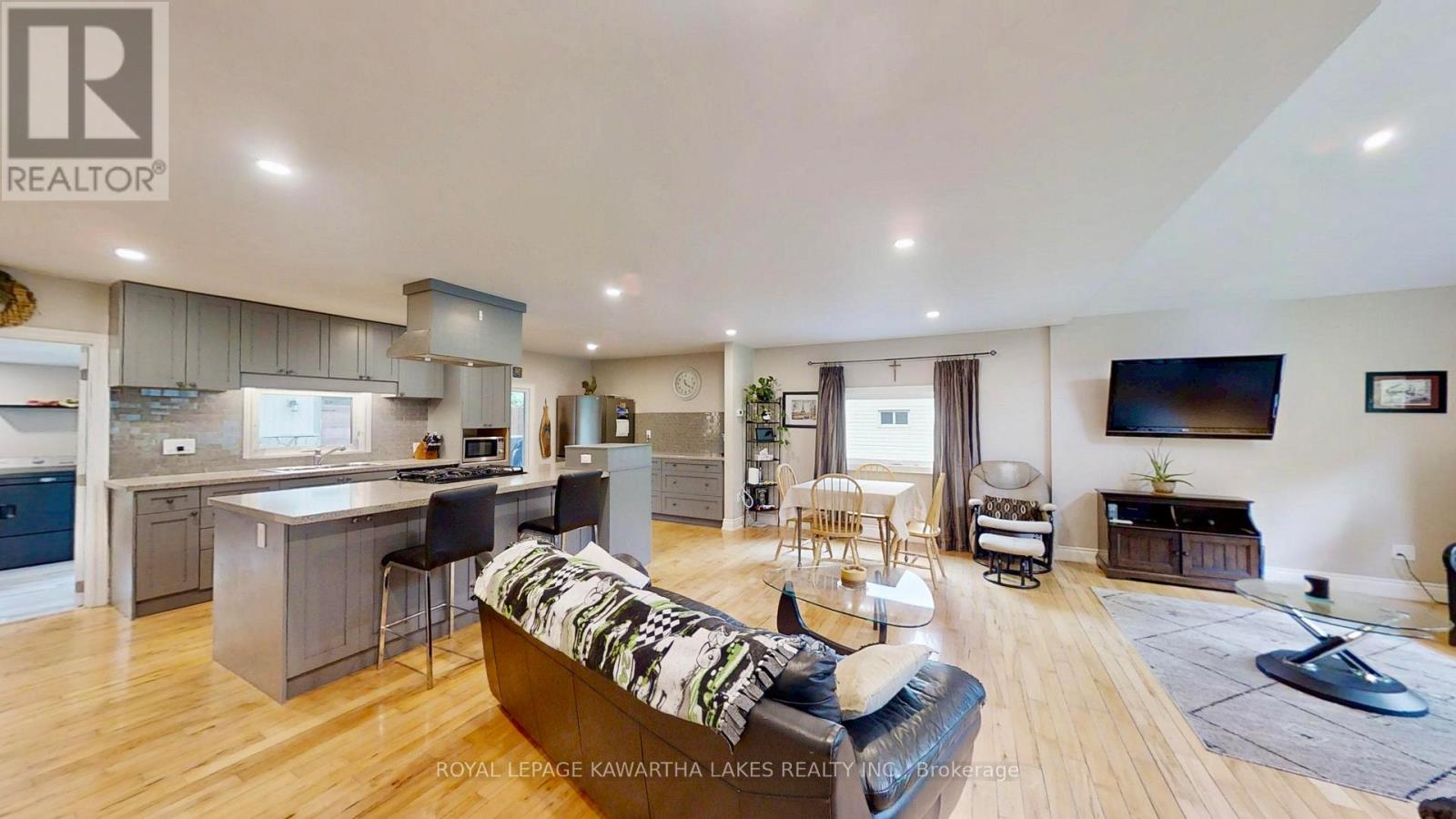 Photo 15 of 69 Seventh Street, Brock ON