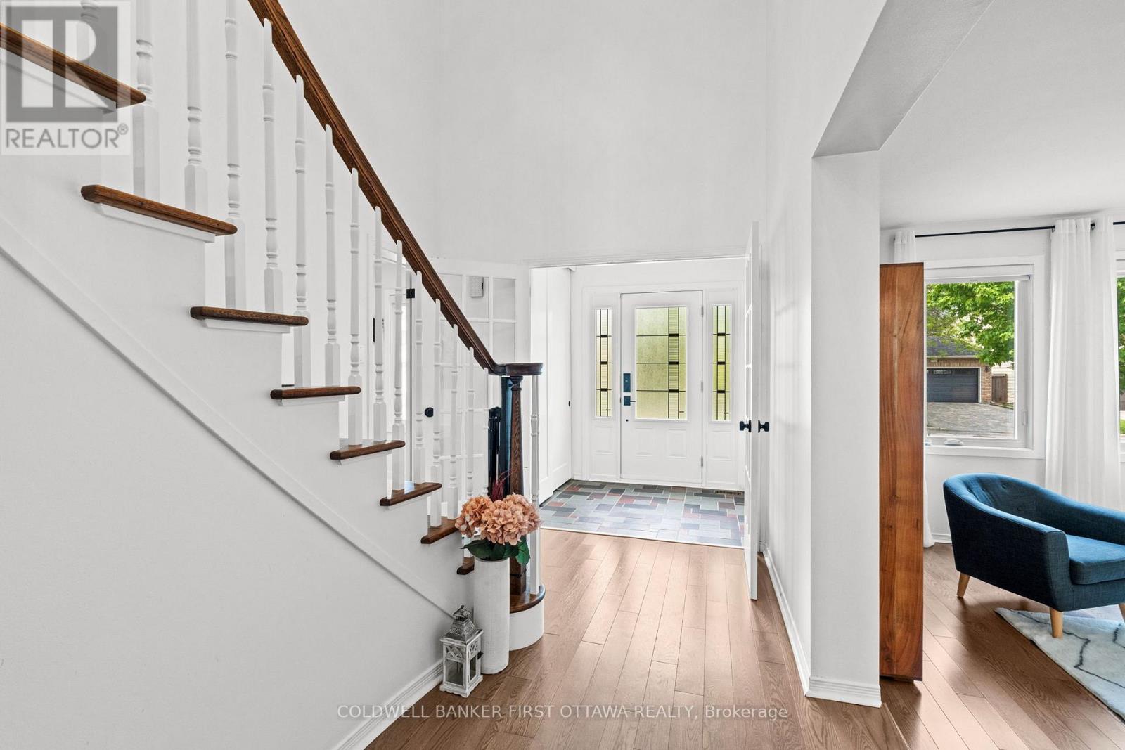 Tiled front foyer w/ dbl custom closet.