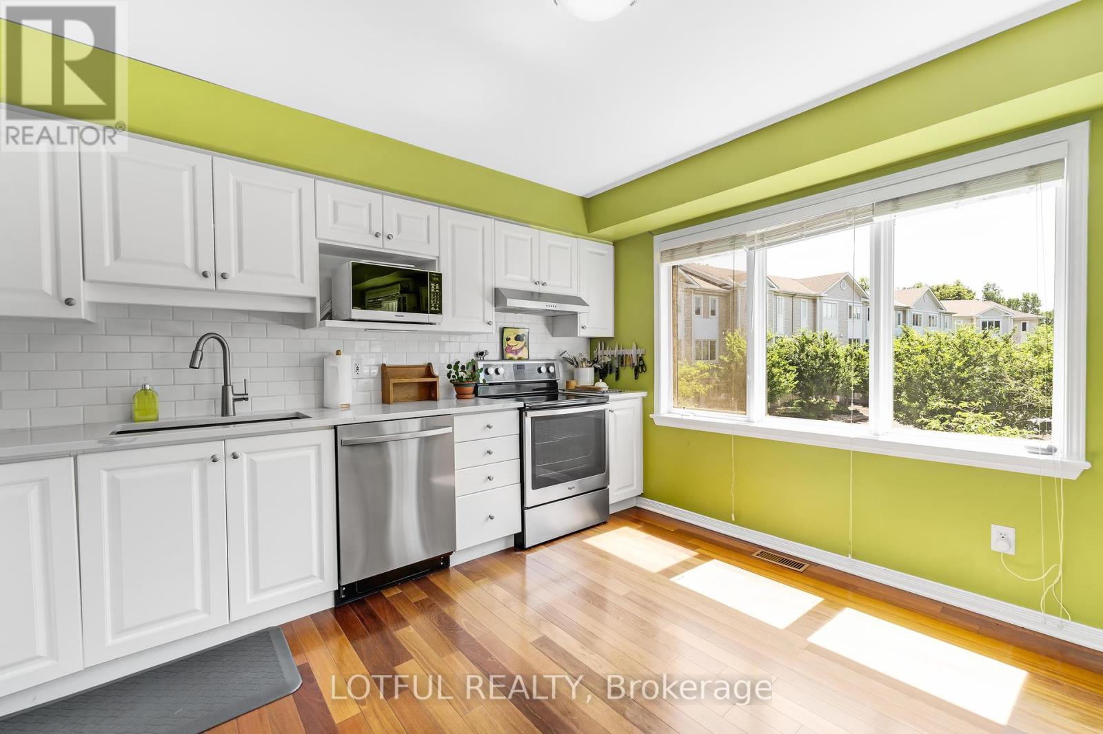 Photo 8 of 515 Burleigh Private, Ottawa ON