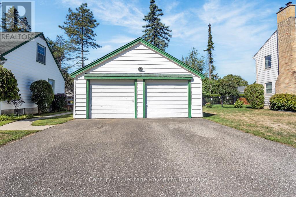 Photo 24 of 10 Parkside Drive, Tillsonburg ON