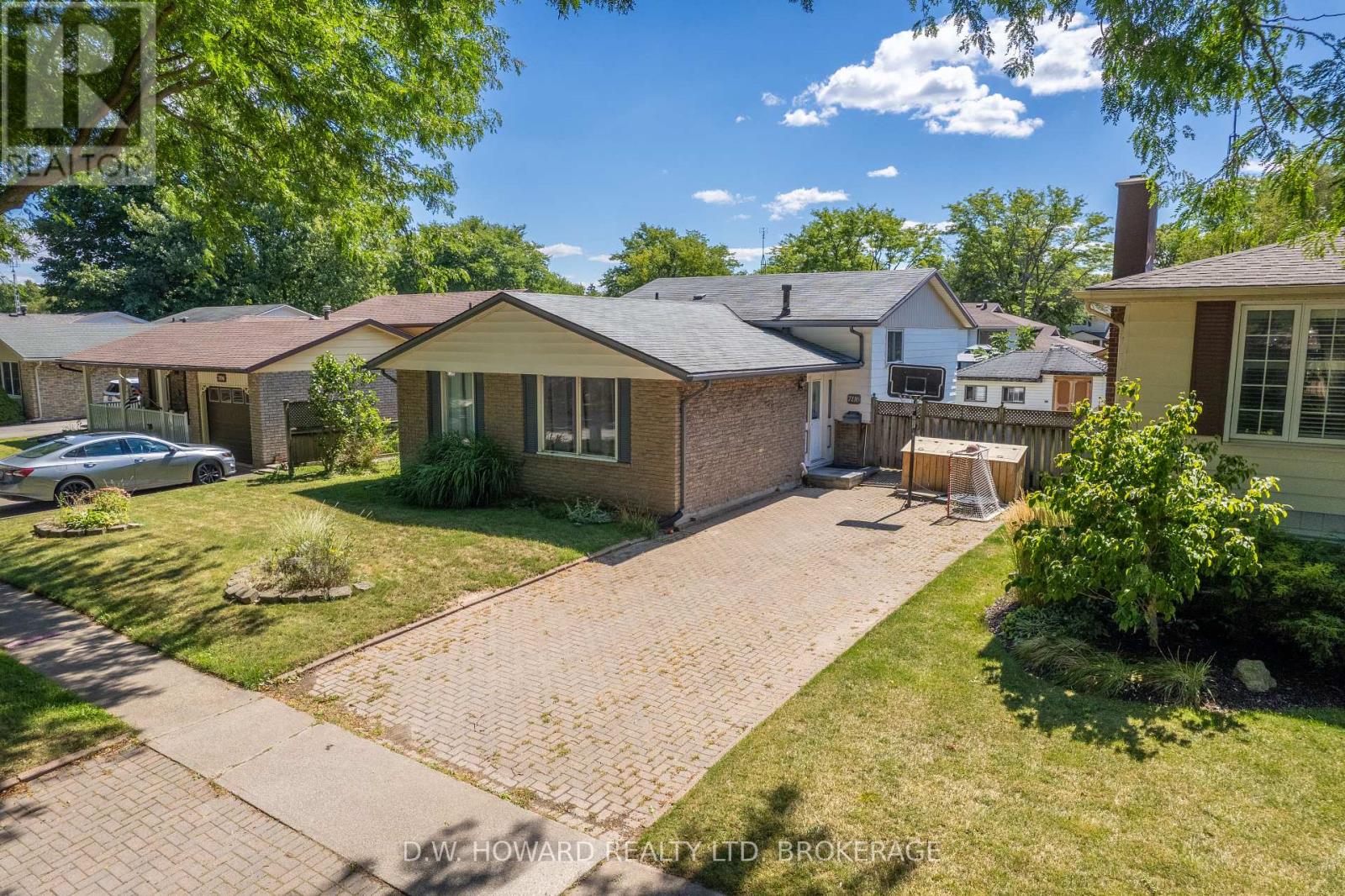 Photo 2 of 7116 Harriman Street, Niagara Falls ON