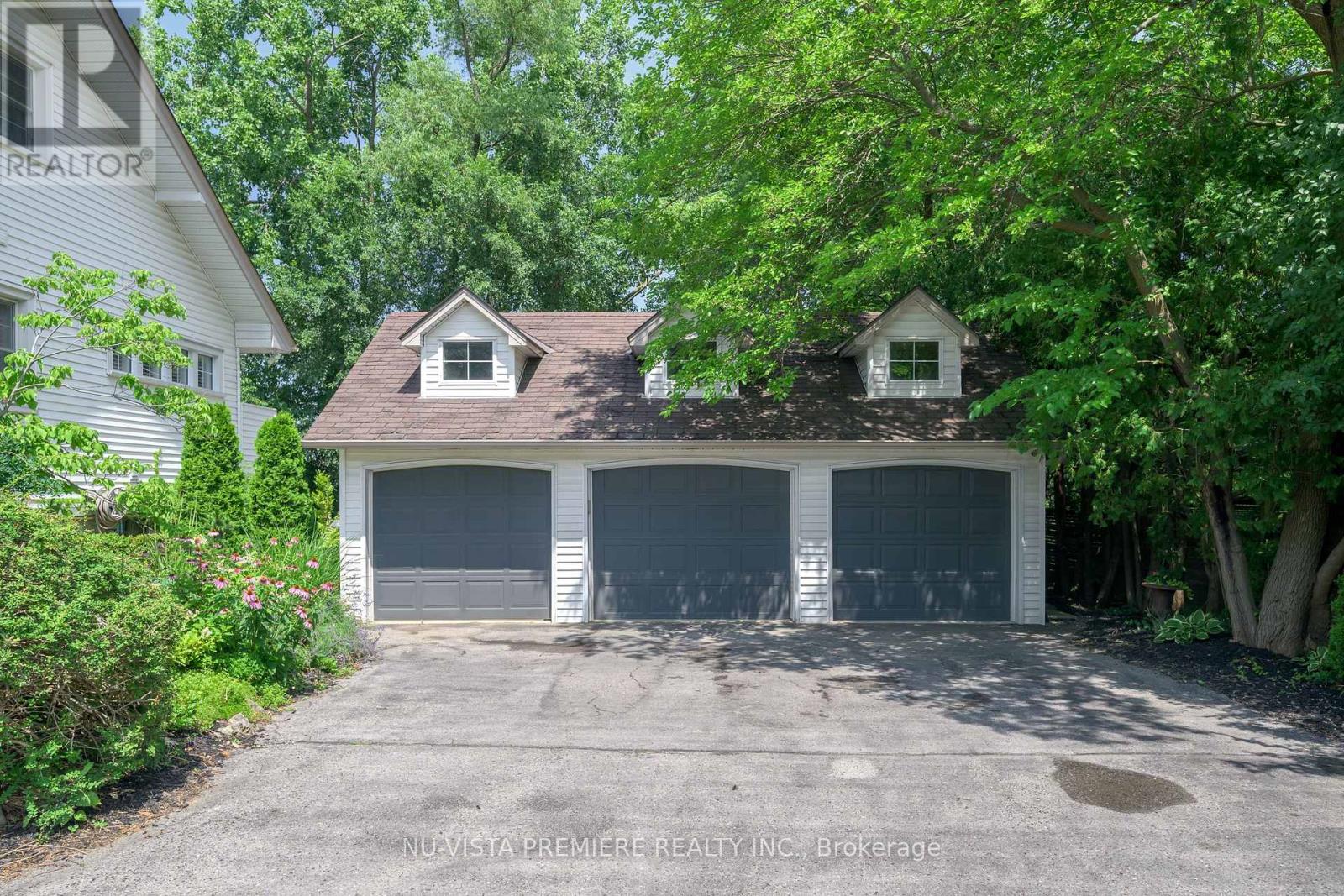 Photo 3 of 146 Commissioners Road E, London South ON